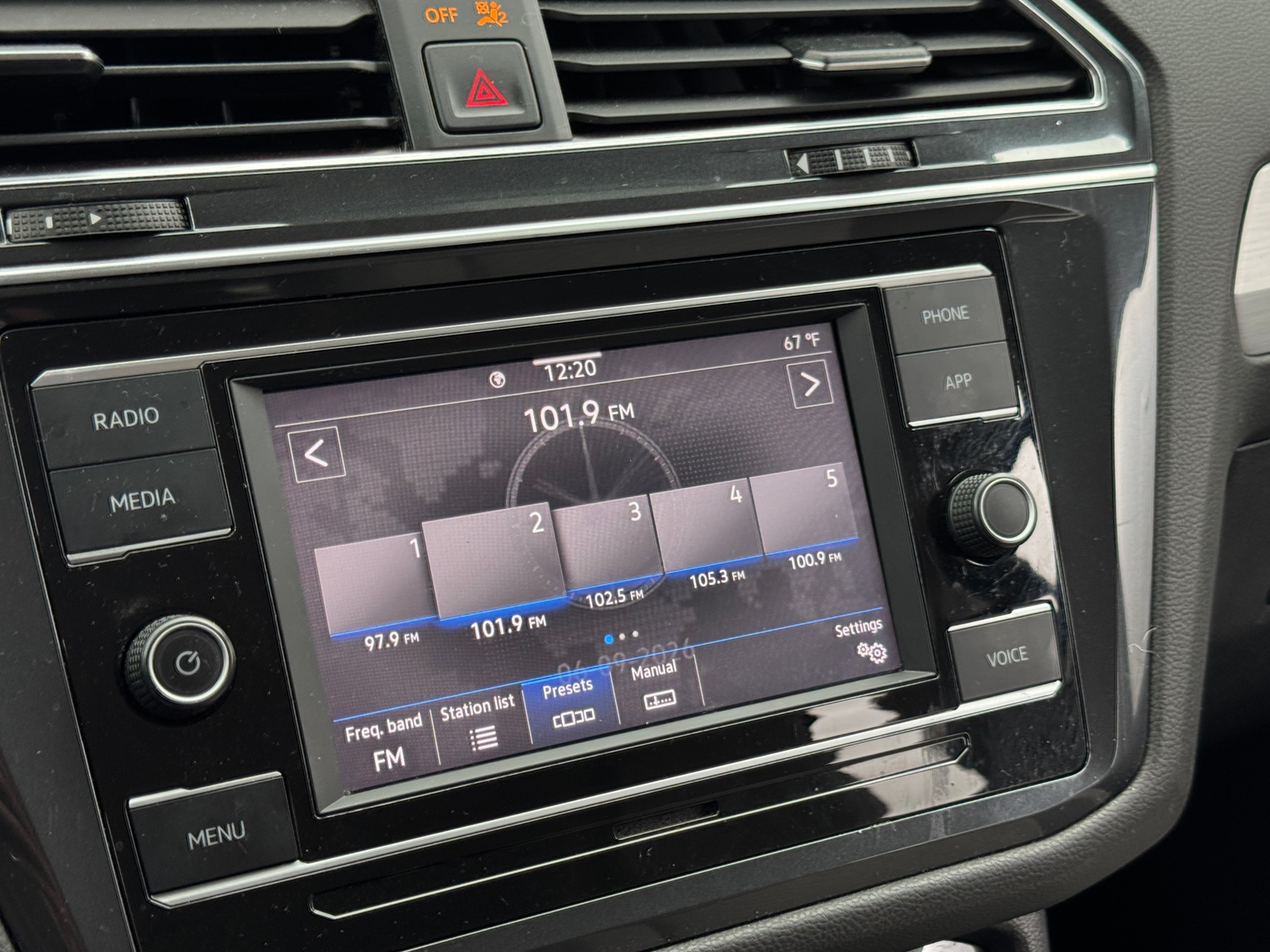 Thumbnail: 2020 Volkswagen Tiguan - 4