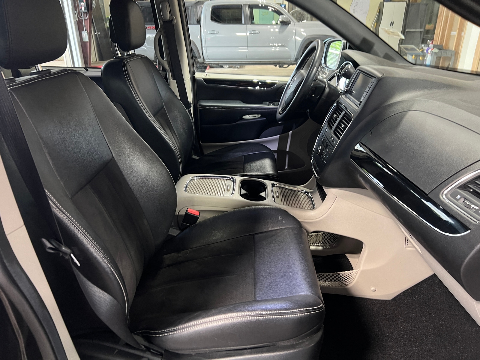 Thumbnail: 2019 Dodge Grand Caravan - 2