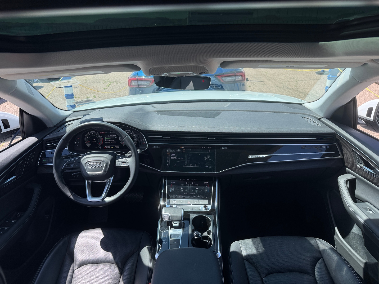 Thumbnail: 2023 Audi Q8 - 2