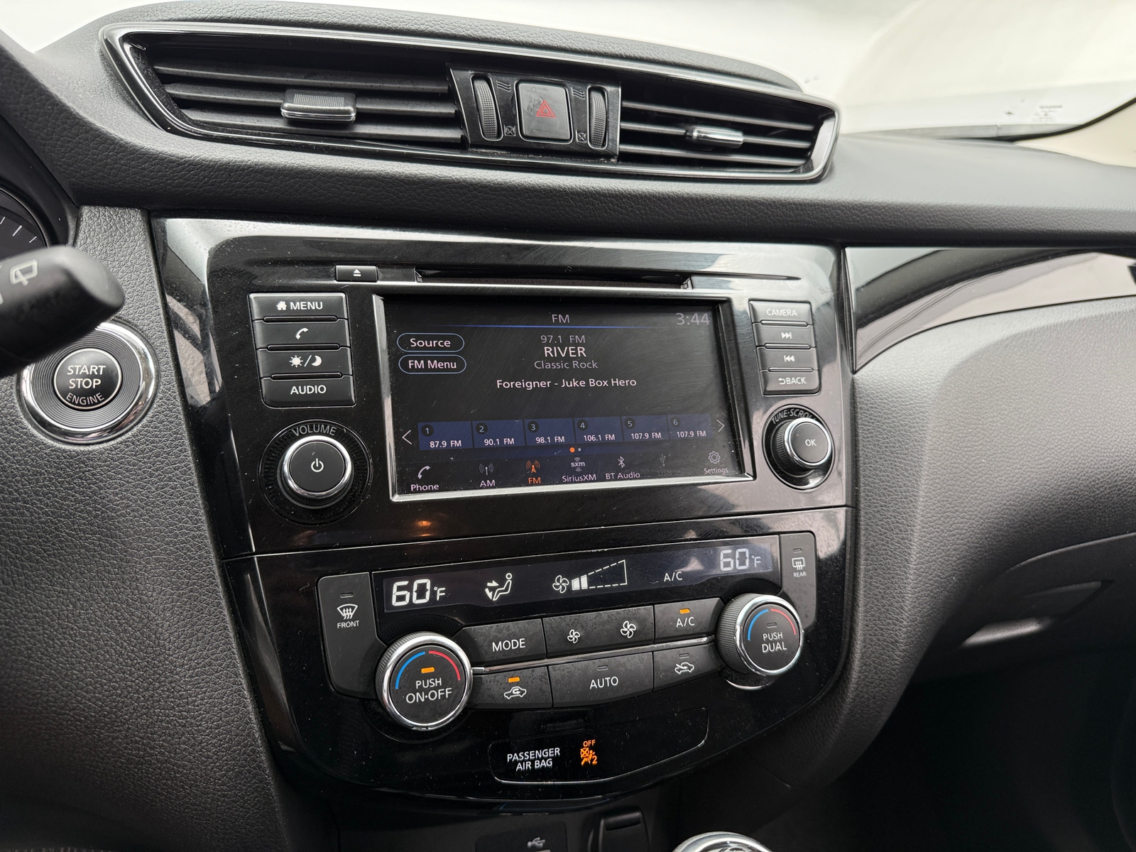 Thumbnail: 2022 Nissan Rogue Sport - 4