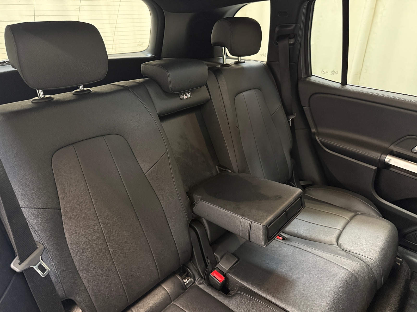 Thumbnail: 2020 Mercedes-Benz GLB - 5