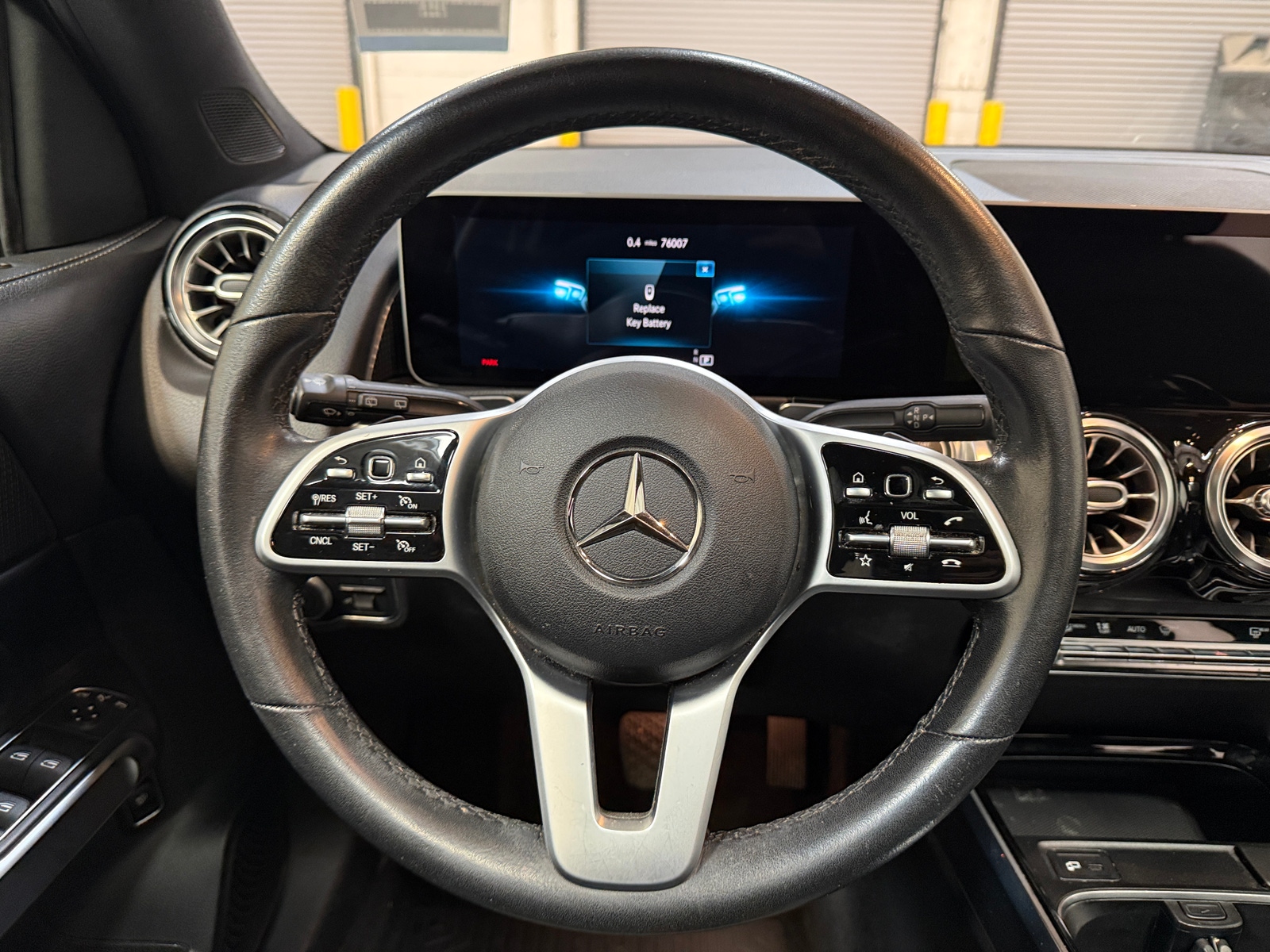 Thumbnail: 2020 Mercedes-Benz GLB - 4