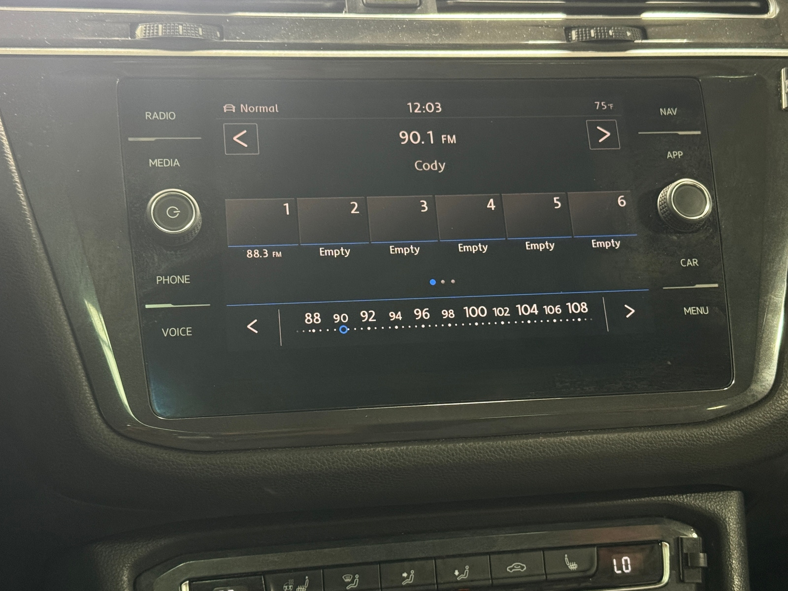 Thumbnail: 2018 Volkswagen Tiguan - 3