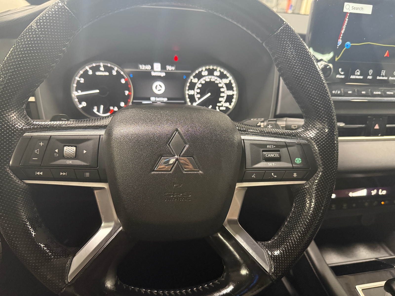 Thumbnail: 2023 Mitsubishi Outlander - 4