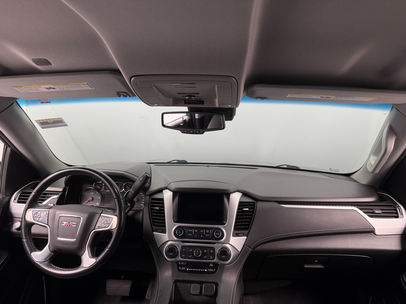 Thumbnail: 2019 GMC Yukon XL - 3