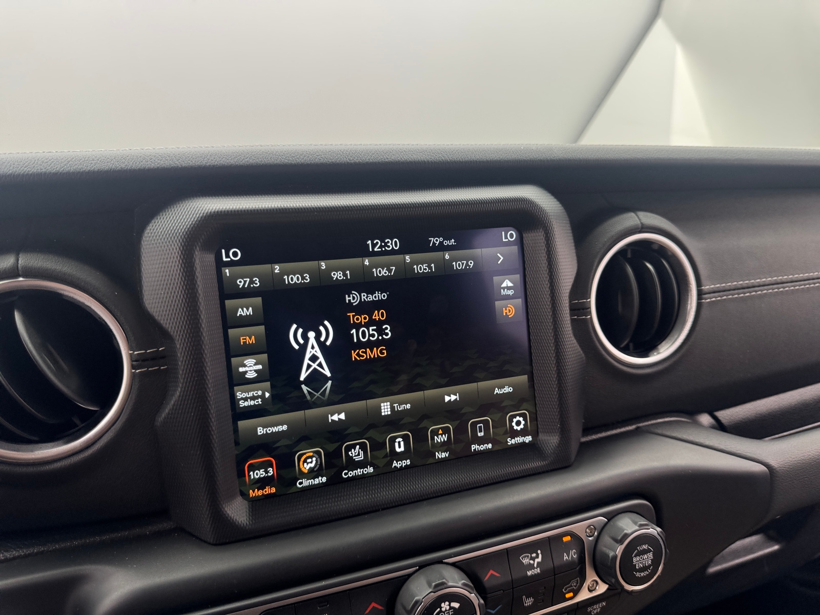 Thumbnail: 2021 Jeep Gladiator - 3