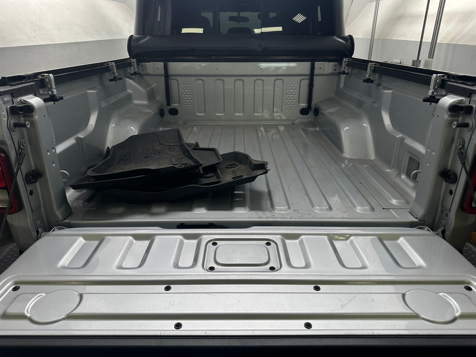 Thumbnail: 2023 Jeep Gladiator - 7