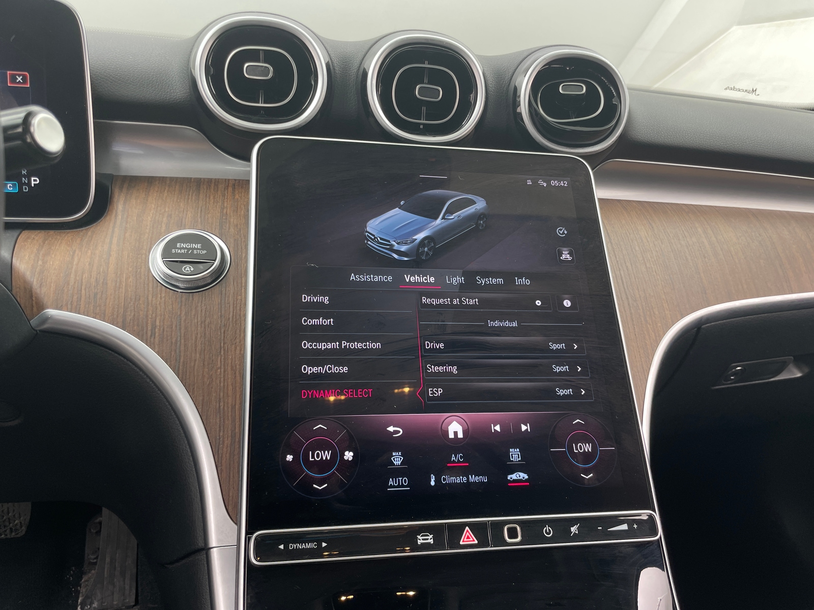Thumbnail: 2022 Mercedes-Benz C-Class - 3