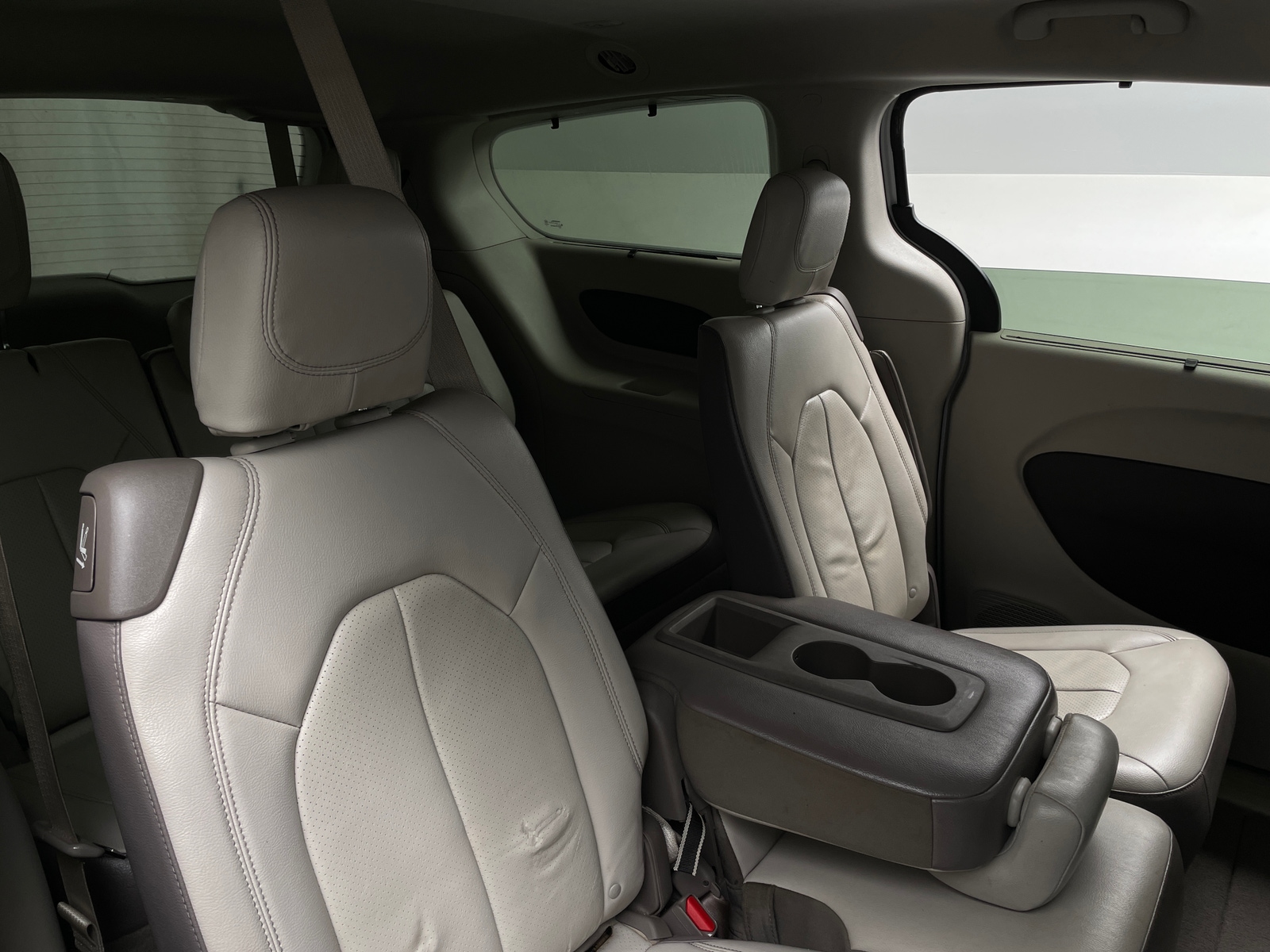 Thumbnail: 2018 Chrysler Pacifica - 5