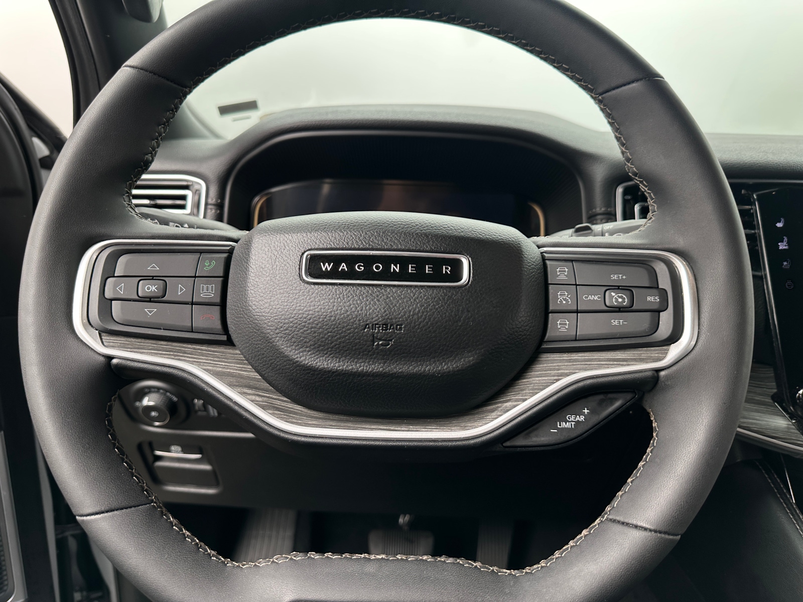 Thumbnail: 2024 Jeep Wagoneer - 4