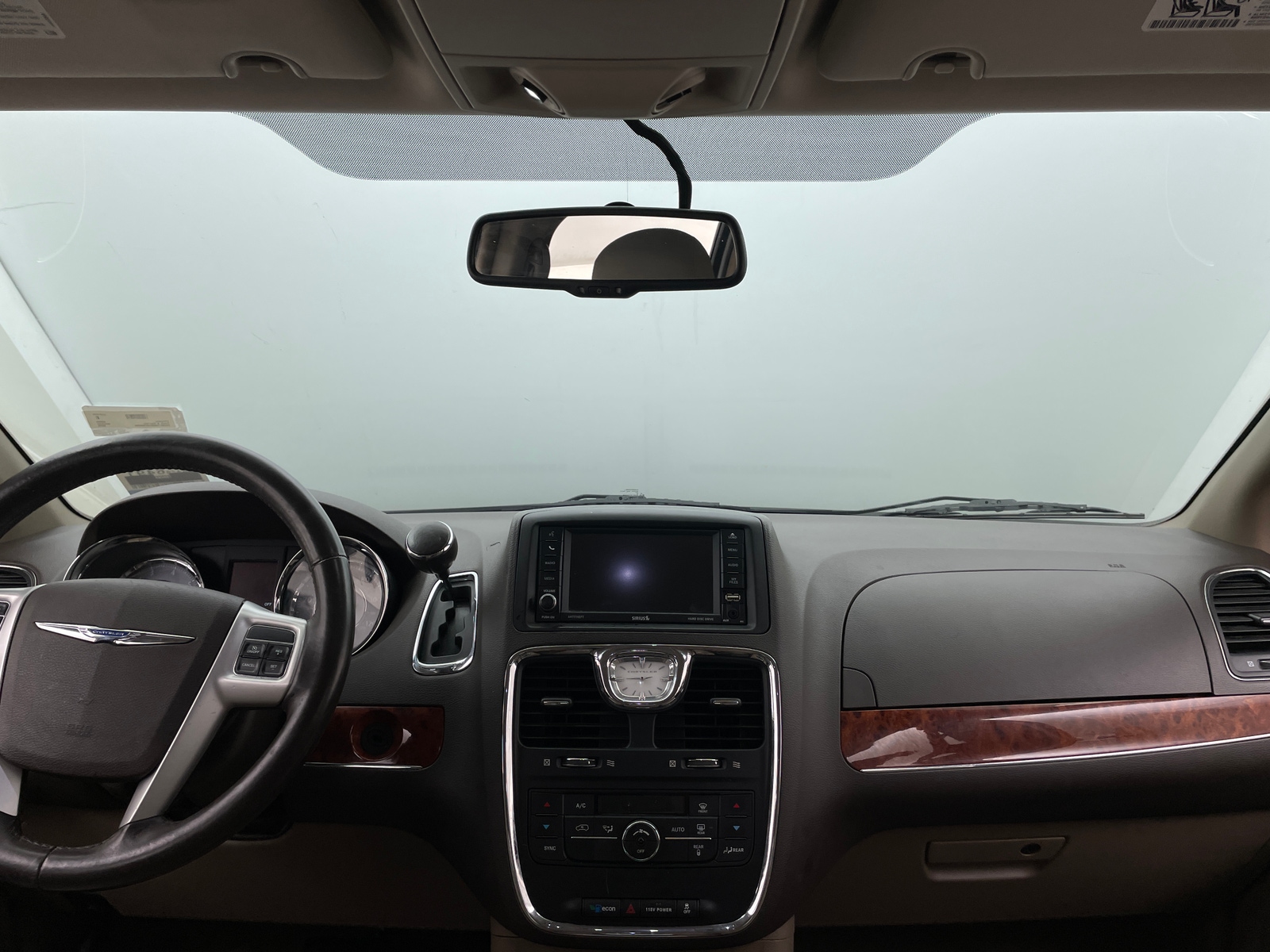 Thumbnail: 2016 Chrysler Town & Country - 2