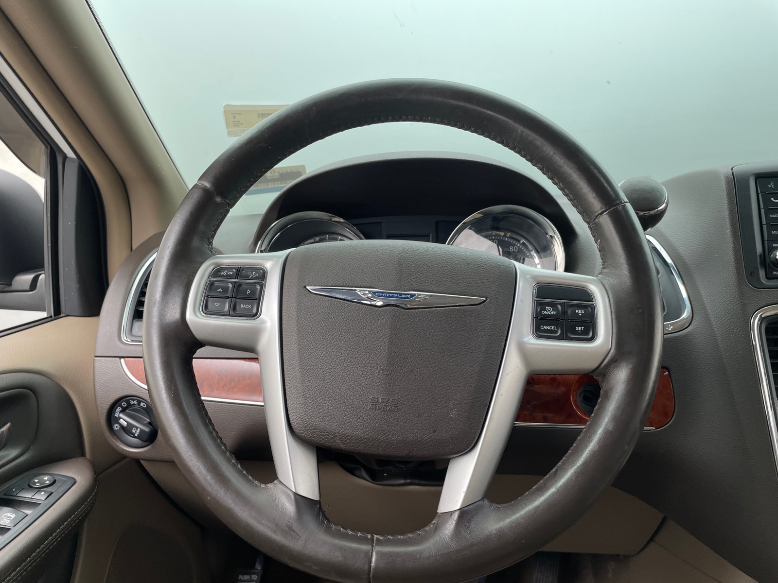Thumbnail: 2016 Chrysler Town & Country - 4