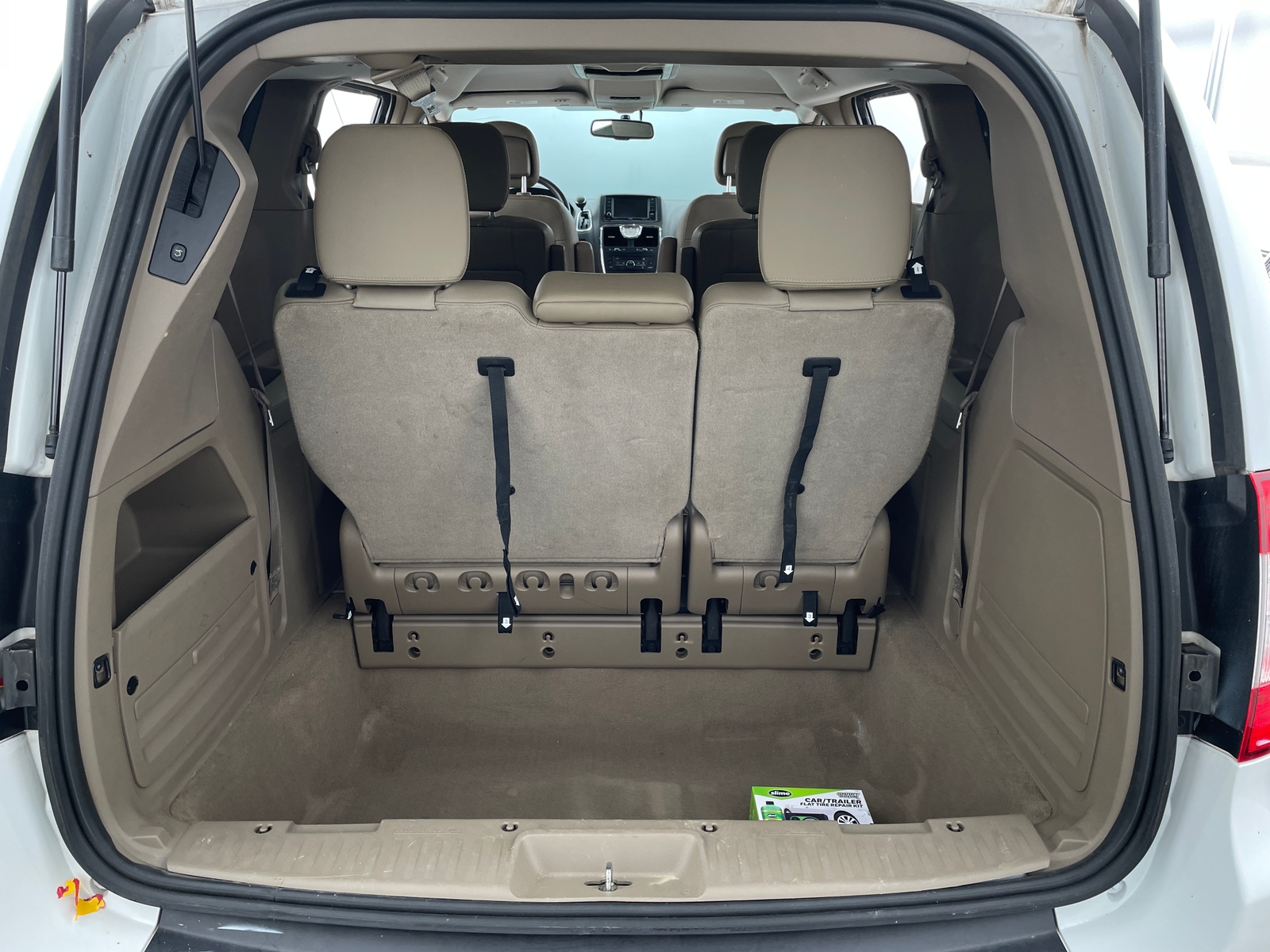 Thumbnail: 2016 Chrysler Town & Country - 6