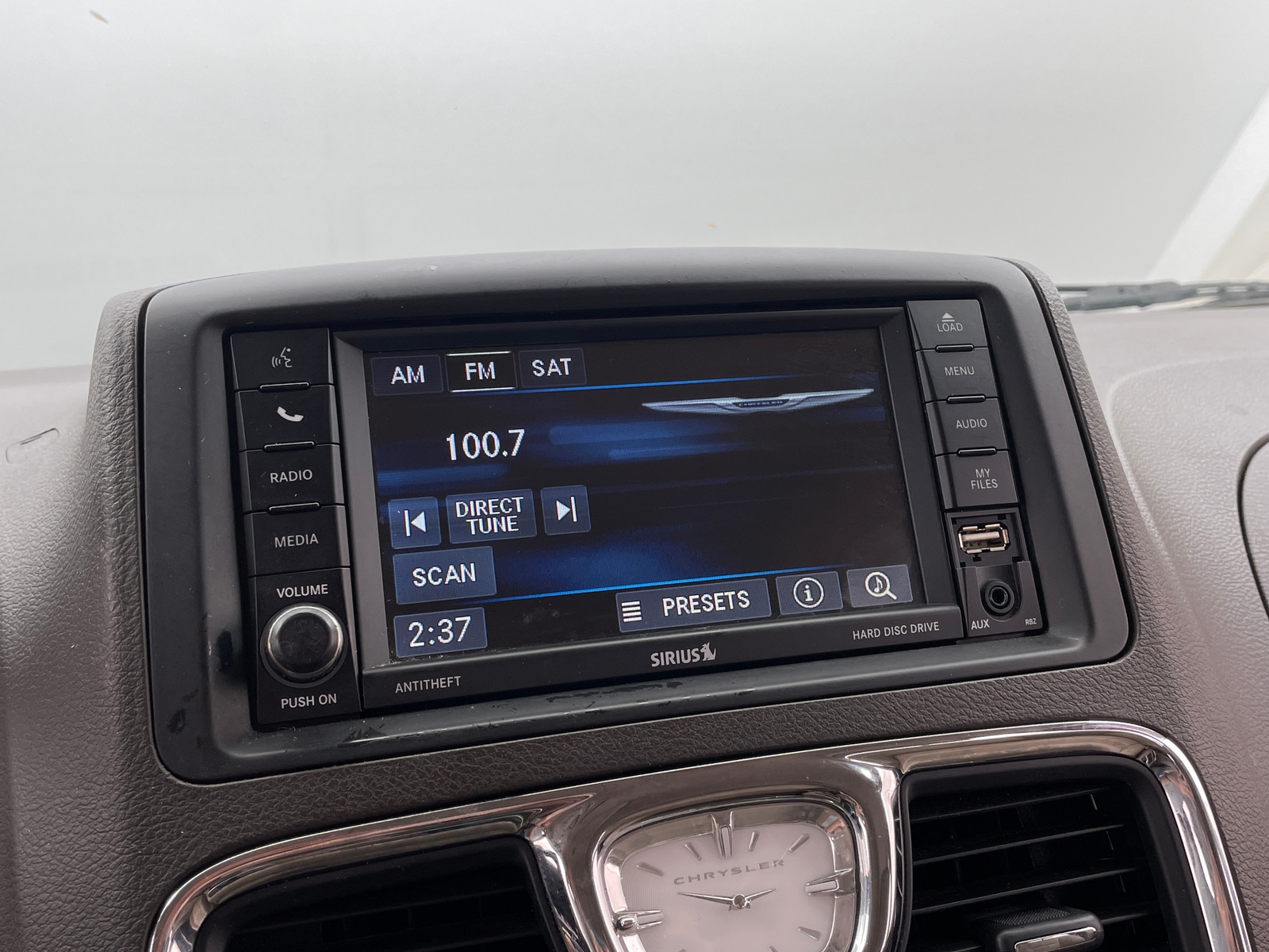 Thumbnail: 2016 Chrysler Town & Country - 3