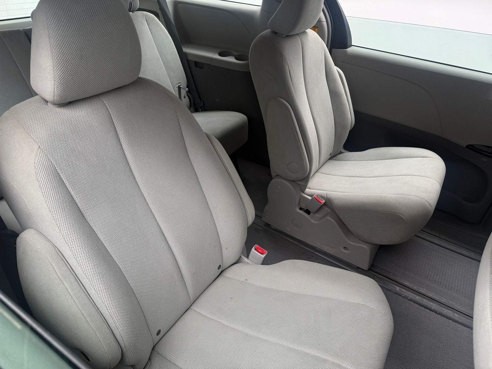Thumbnail: 2011 Toyota Sienna - 6