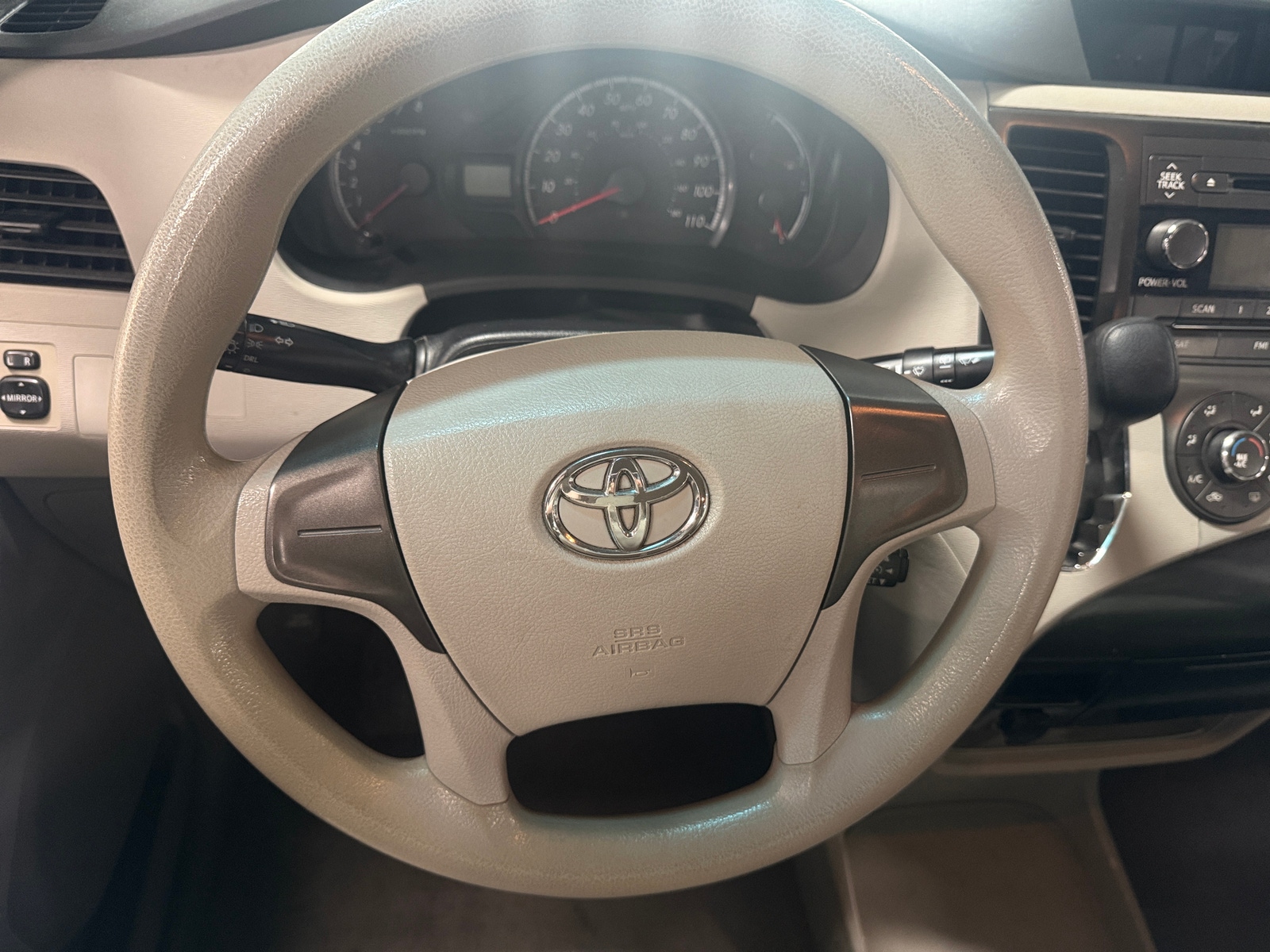 Thumbnail: 2011 Toyota Sienna - 5