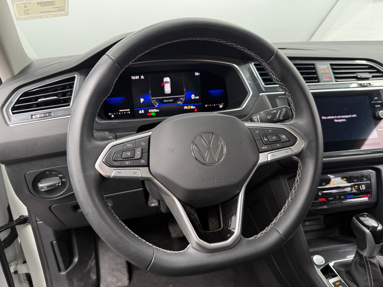 Thumbnail: 2023 Volkswagen Tiguan - 4