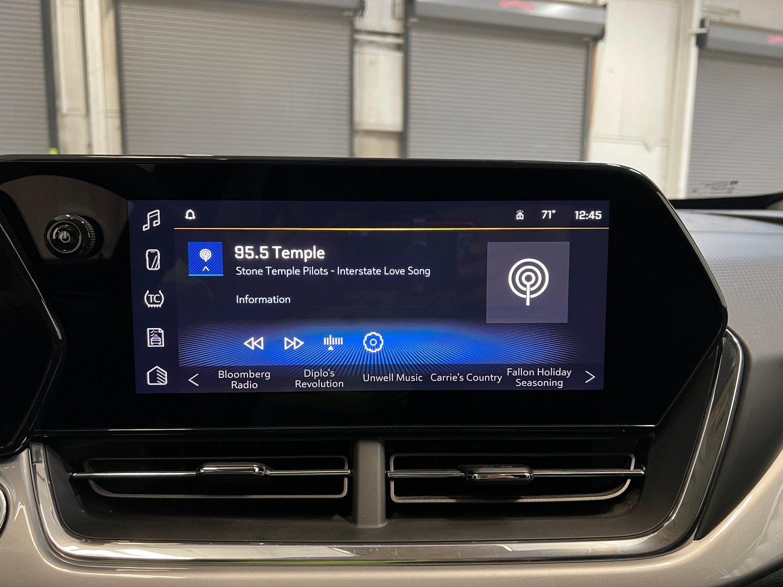 Thumbnail: 2025 Chevrolet Trax - 4