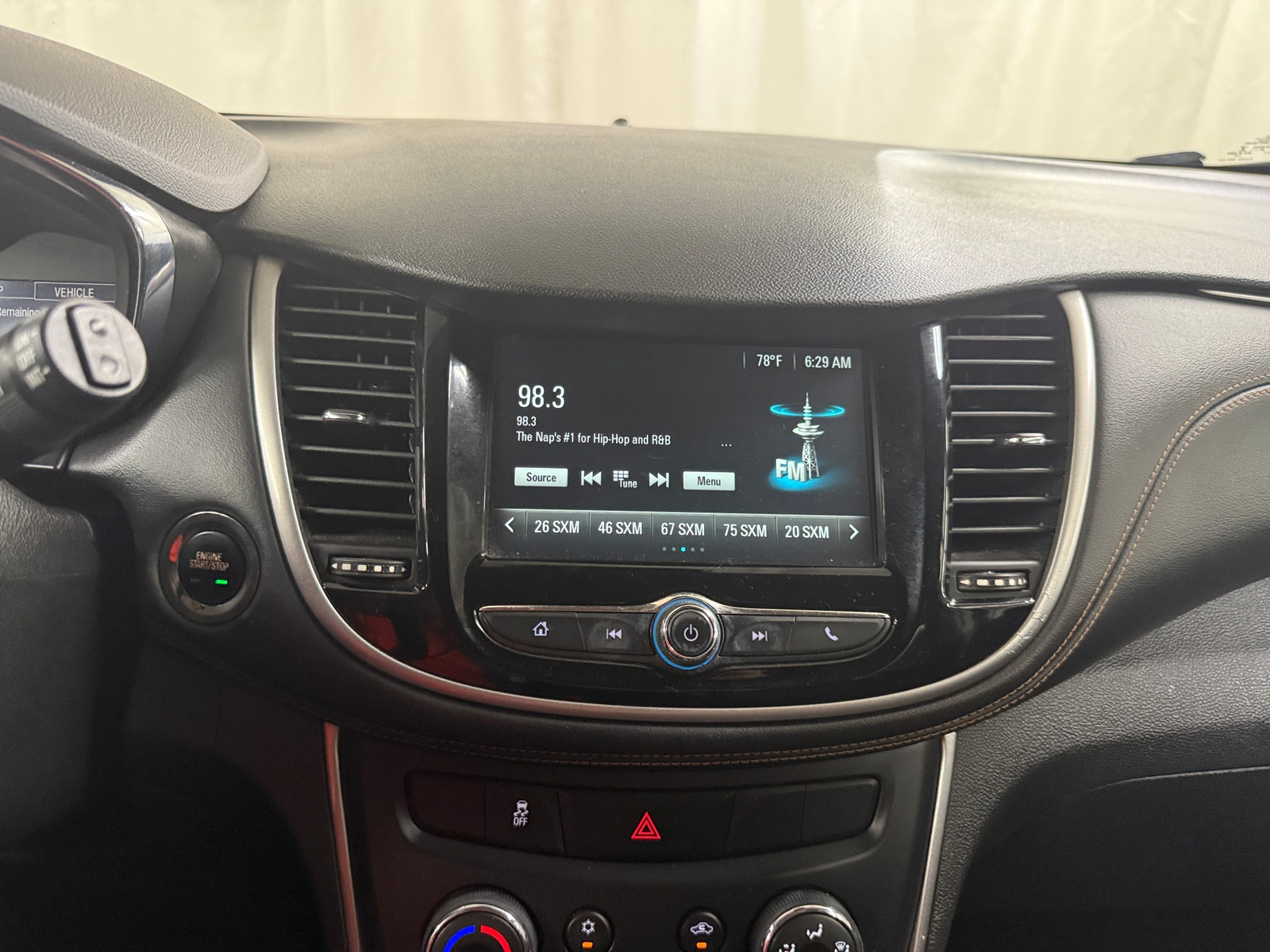 Thumbnail: 2017 Chevrolet Trax - 4