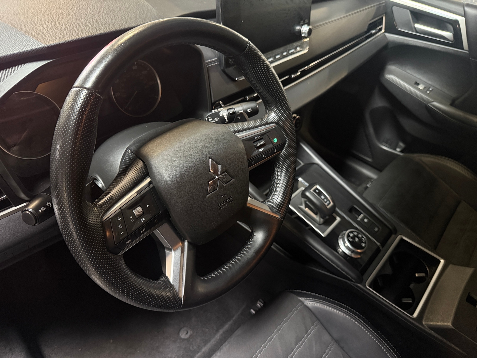 Thumbnail: 2024 Mitsubishi Outlander - 4