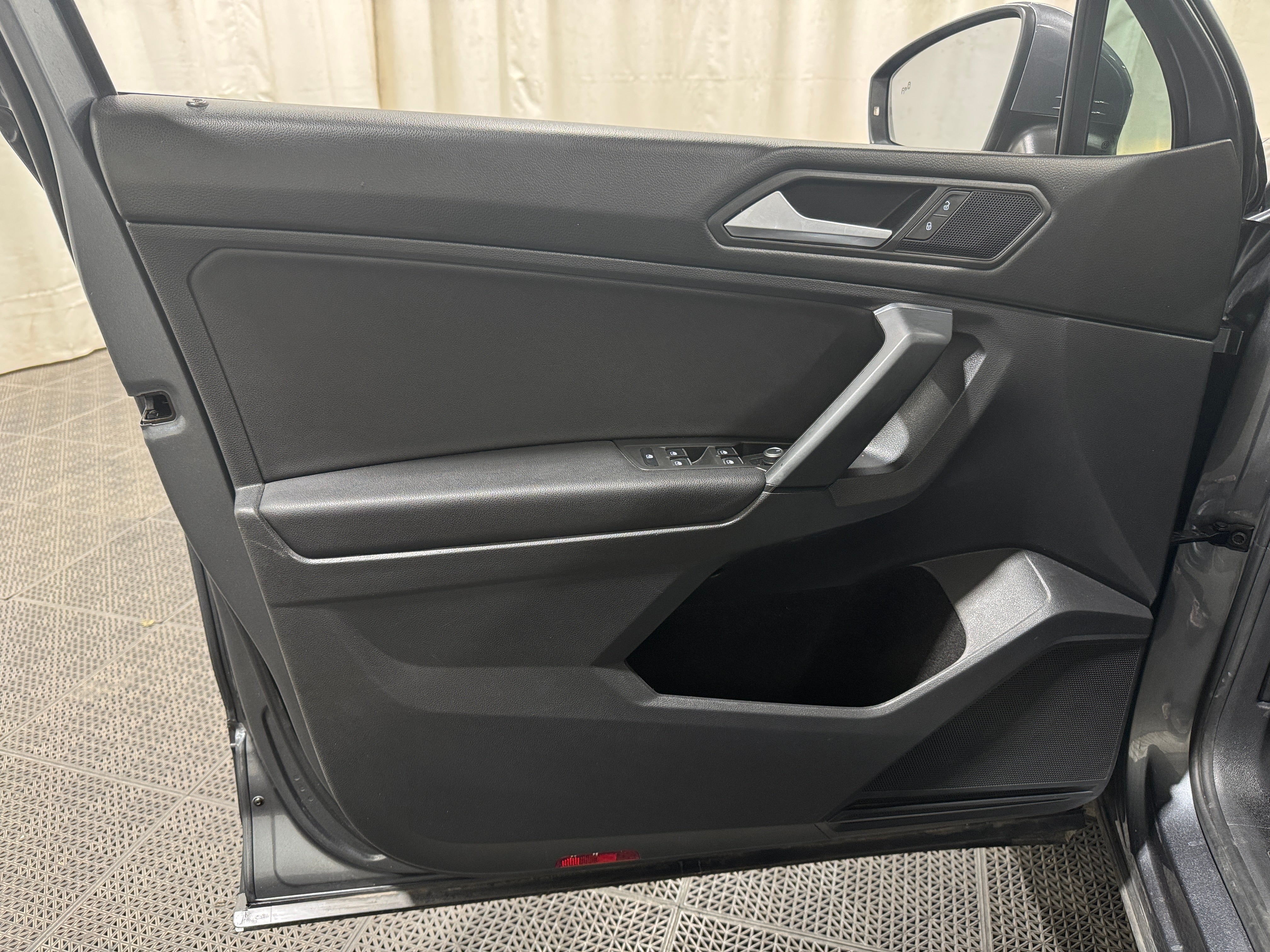2019 Volkswagen Tiguan SE - Photo 10