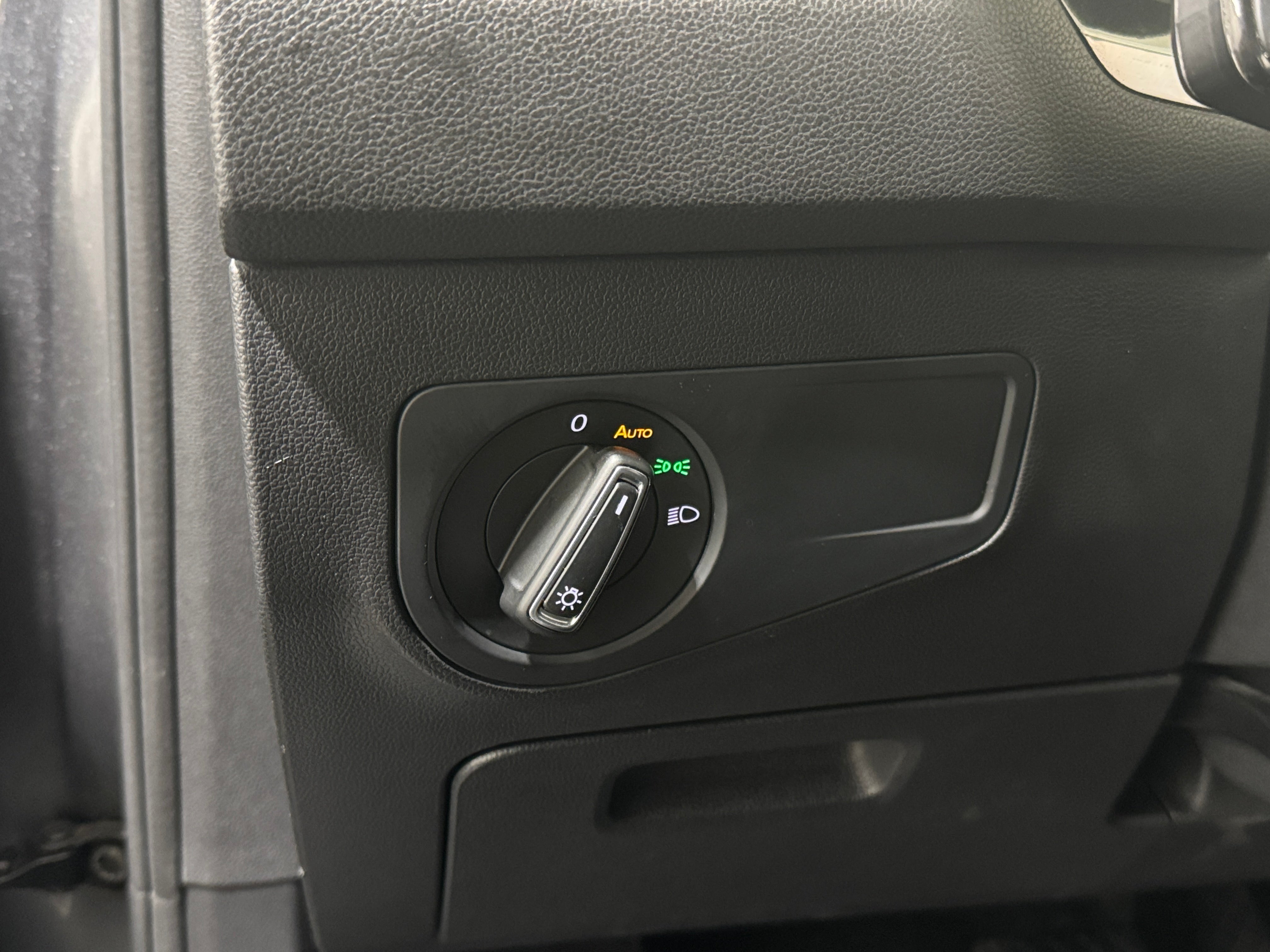2019 Volkswagen Tiguan SE - Photo 12