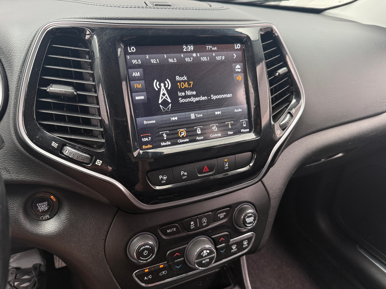 Thumbnail: 2019 Jeep Cherokee - 3