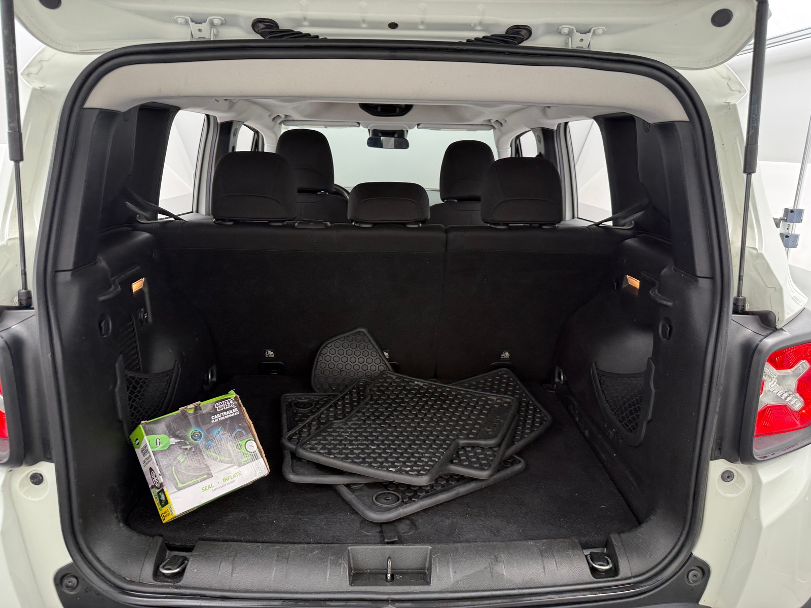 Thumbnail: 2017 Jeep Renegade - 7