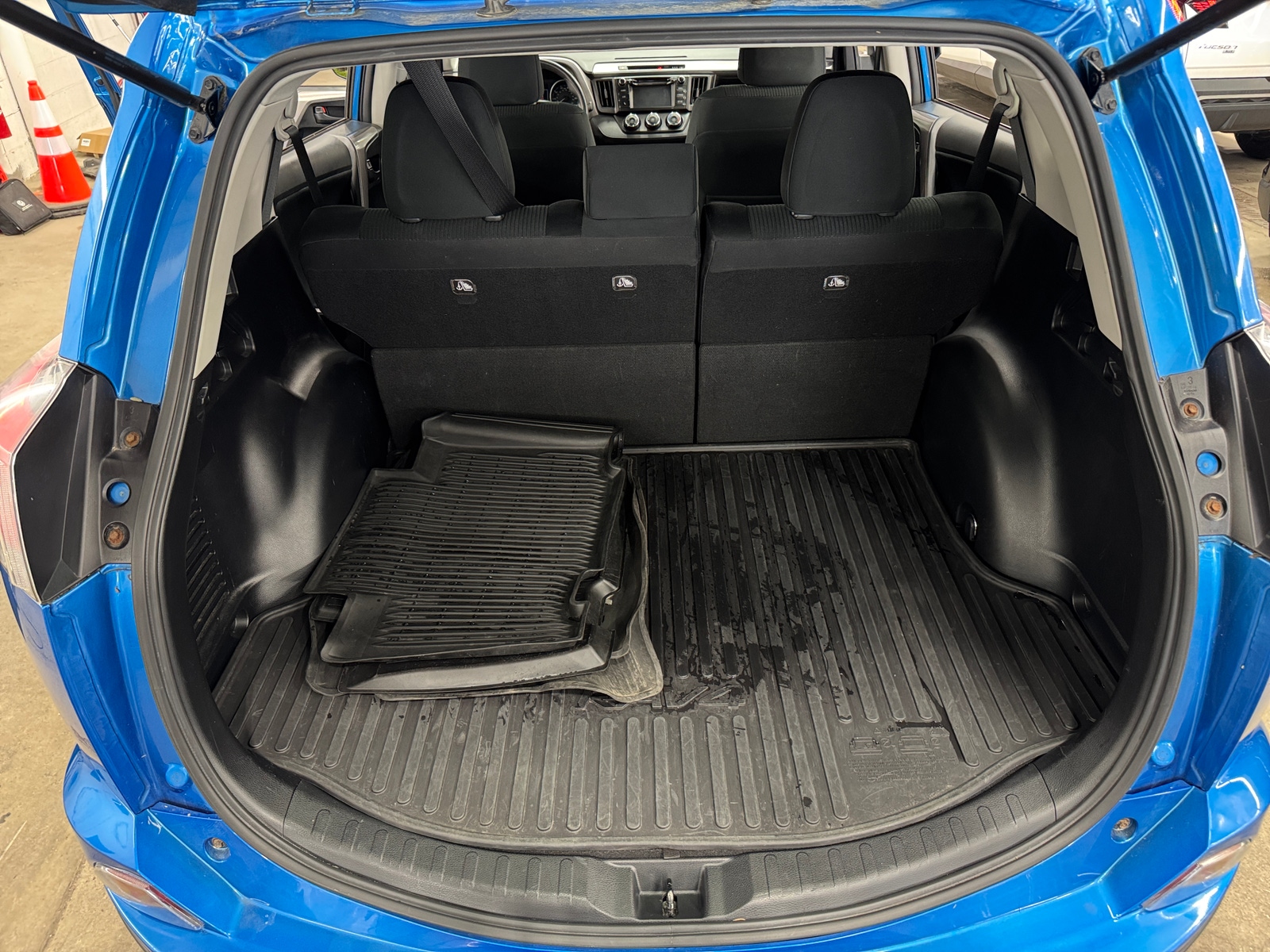 Thumbnail: 2018 Toyota RAV4 - 7