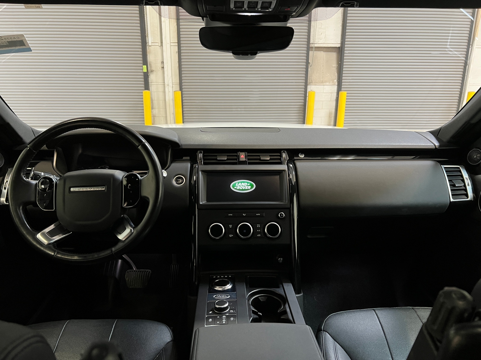 Thumbnail: 2019 Land Rover Discovery - 2