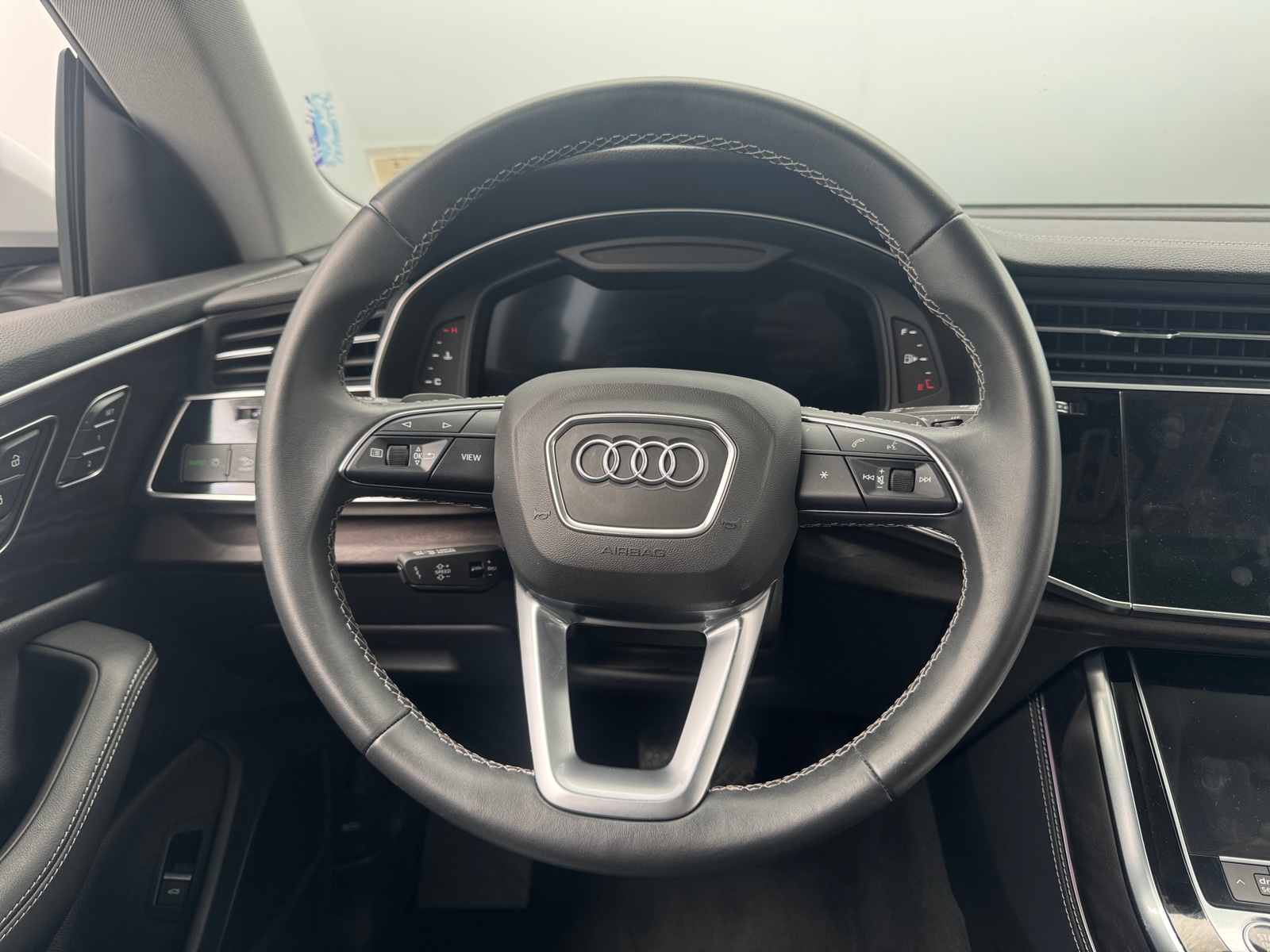 Thumbnail: 2023 Audi Q8 - 4