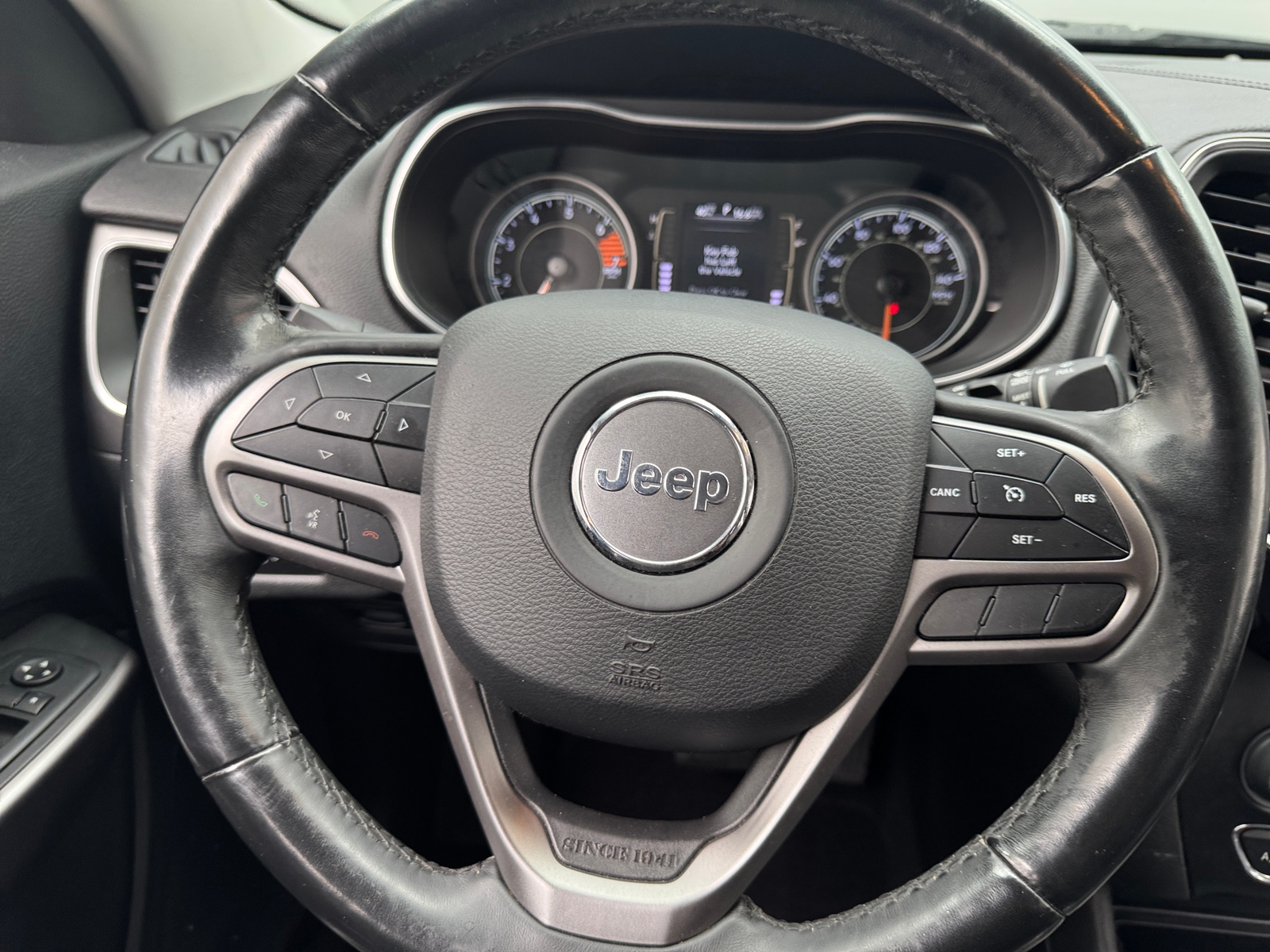 Thumbnail: 2019 Jeep Cherokee - 5