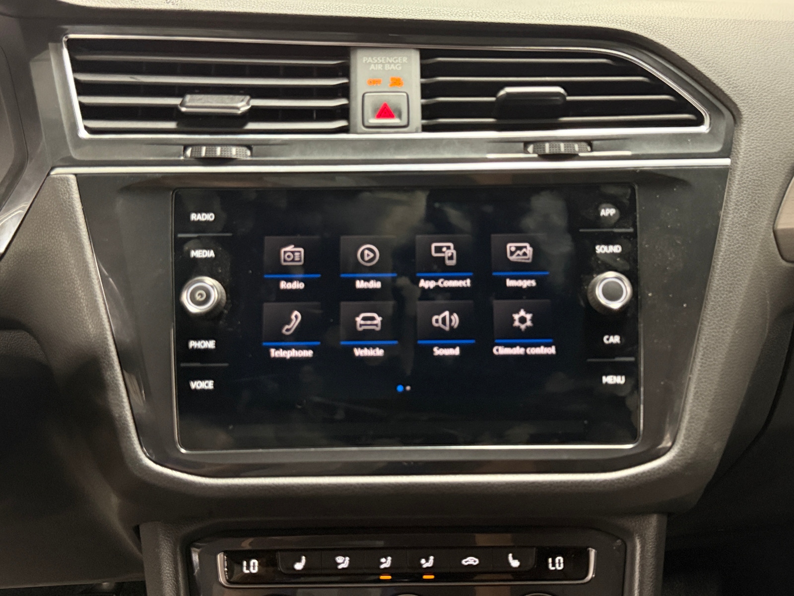Thumbnail: 2020 Volkswagen Tiguan - 3