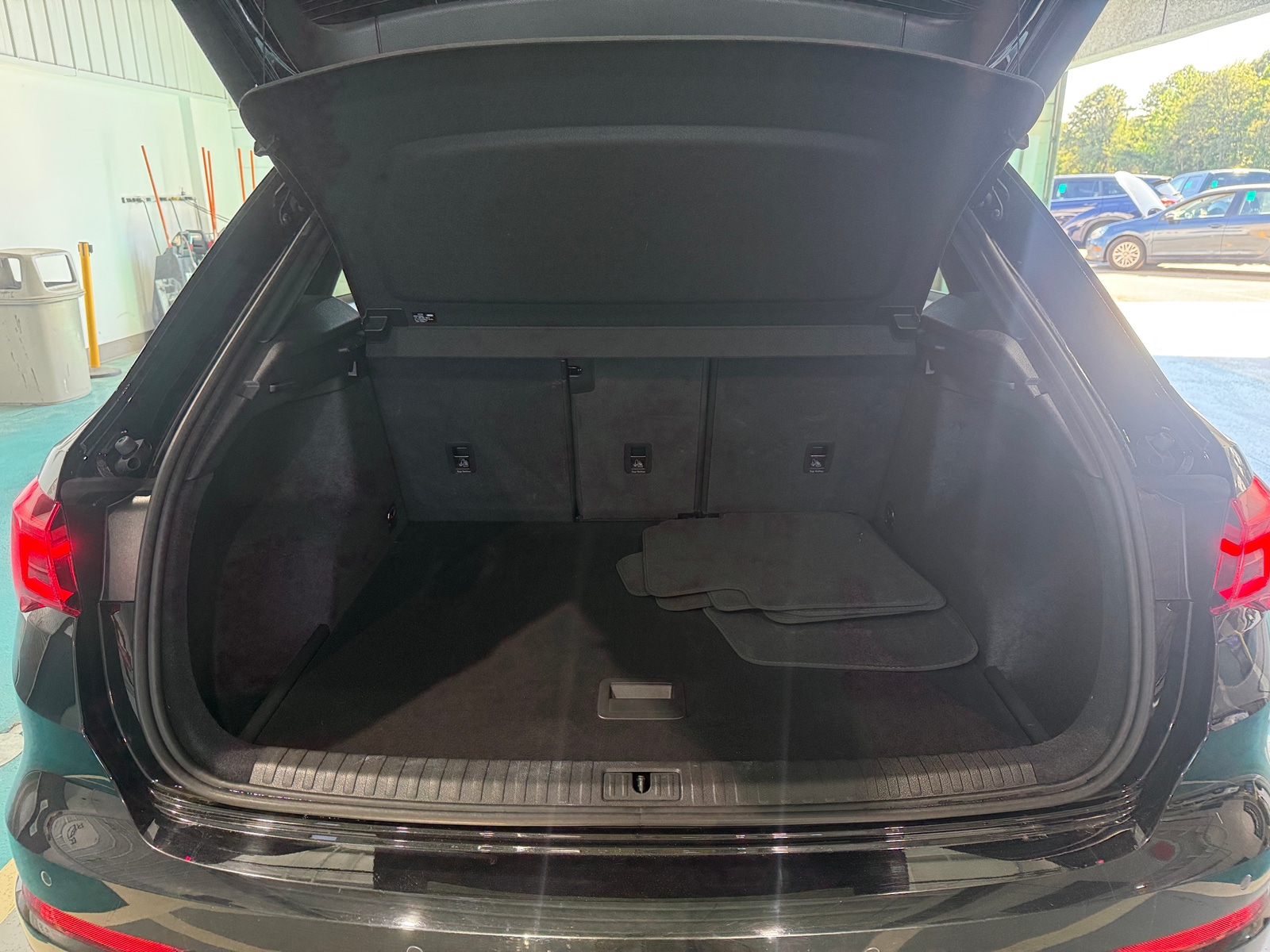 Thumbnail: 2023 Audi Q3 - 6