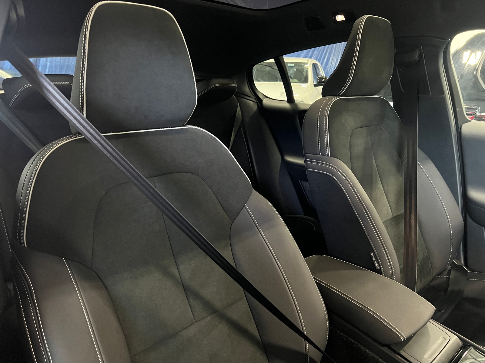 Thumbnail: 2022 Volvo C40 - 2
