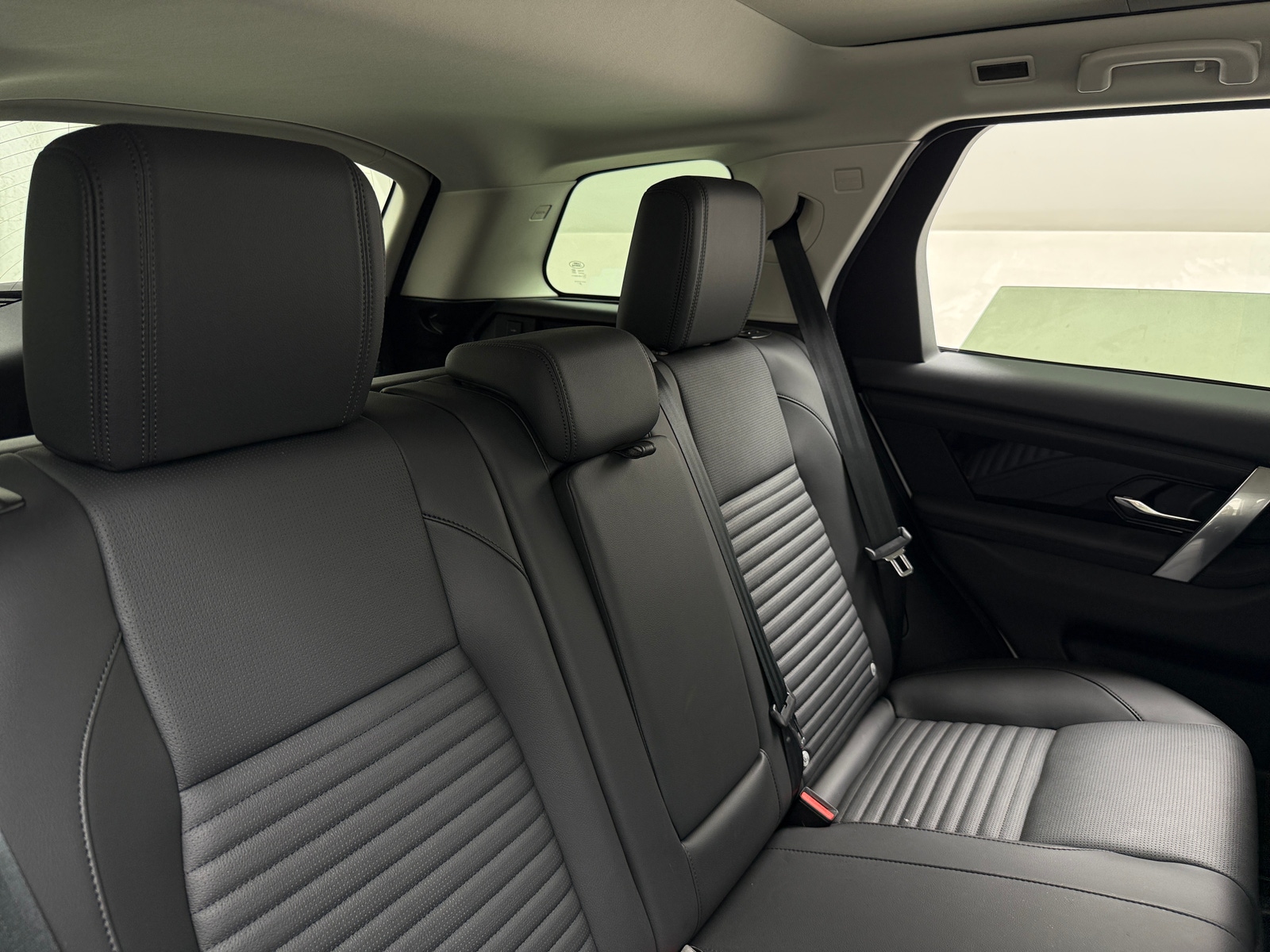 Thumbnail: 2025 Land Rover Discovery Sport - 5