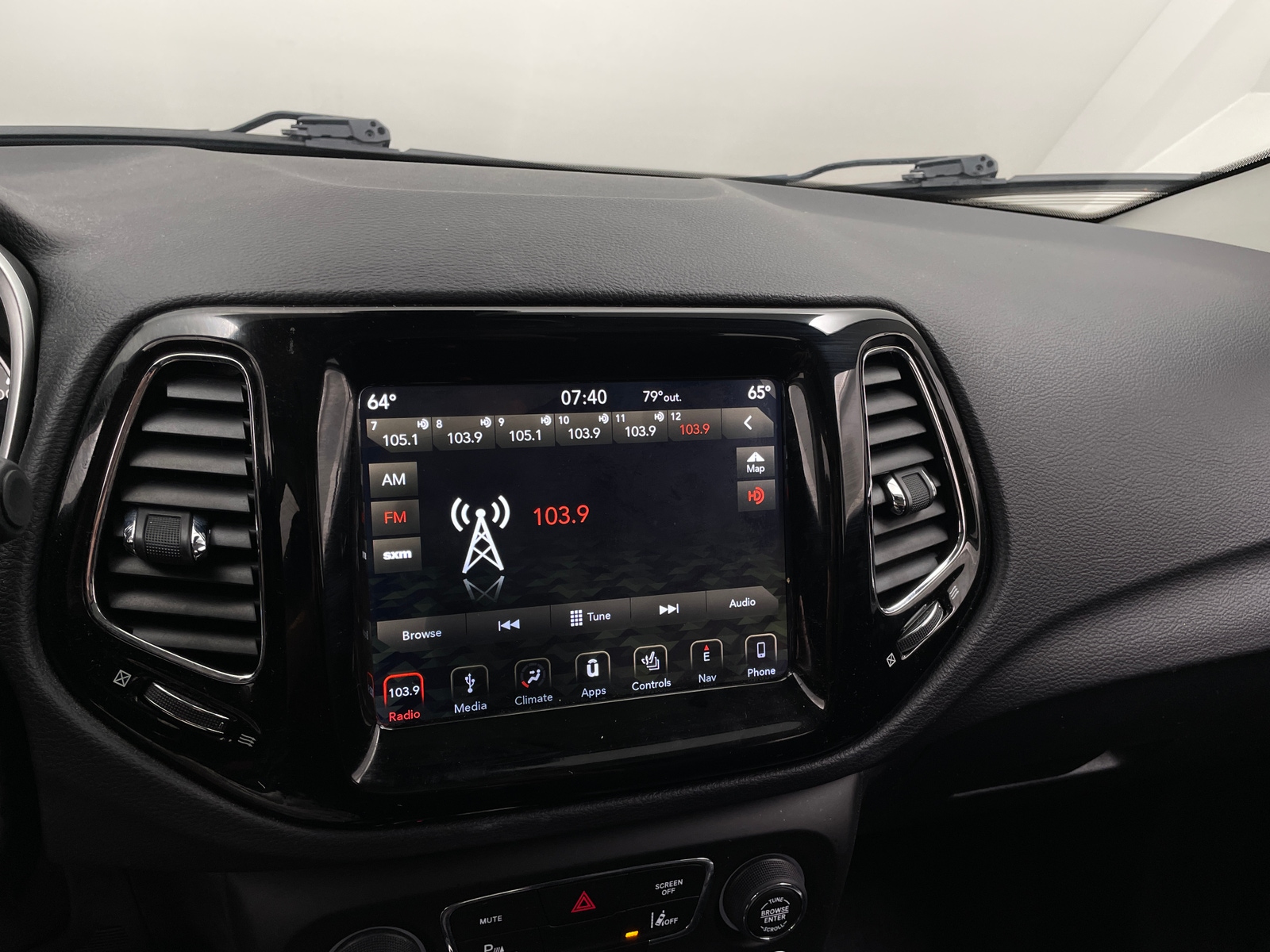 Thumbnail: 2018 Jeep Compass - 3