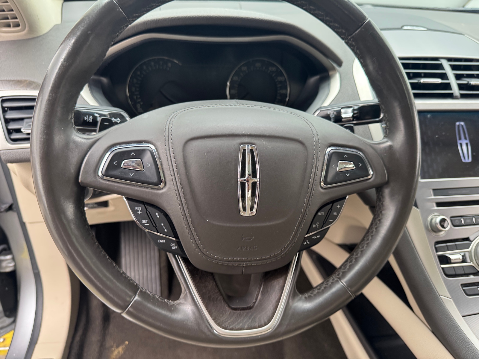 Thumbnail: 2020 Lincoln MKZ - 4
