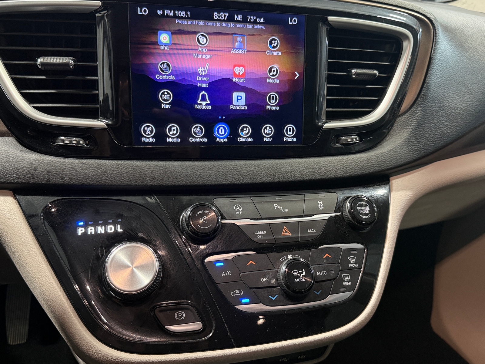 Thumbnail: 2017 Chrysler Pacifica - 3