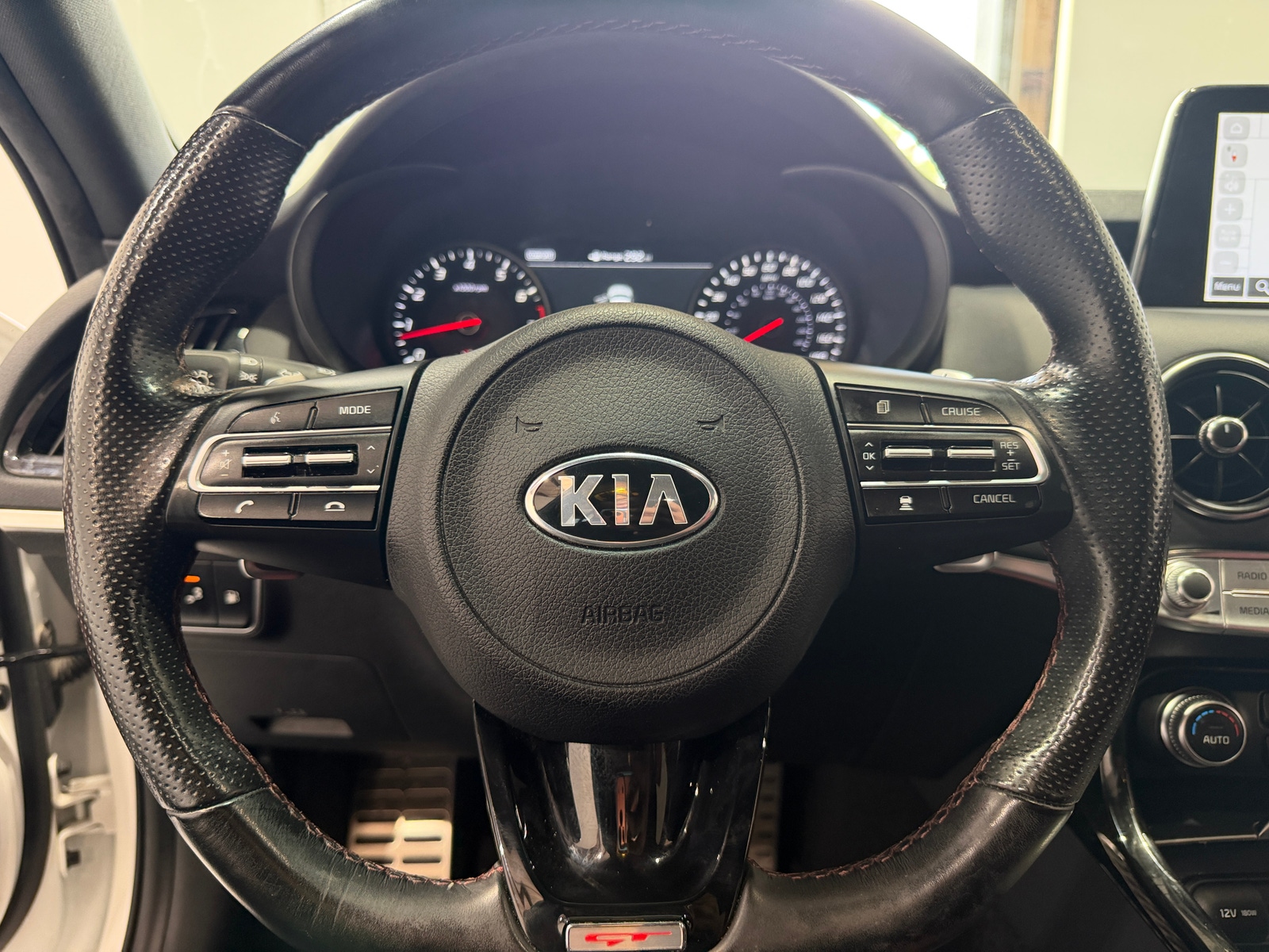 Thumbnail: 2020 Kia Stinger - 4