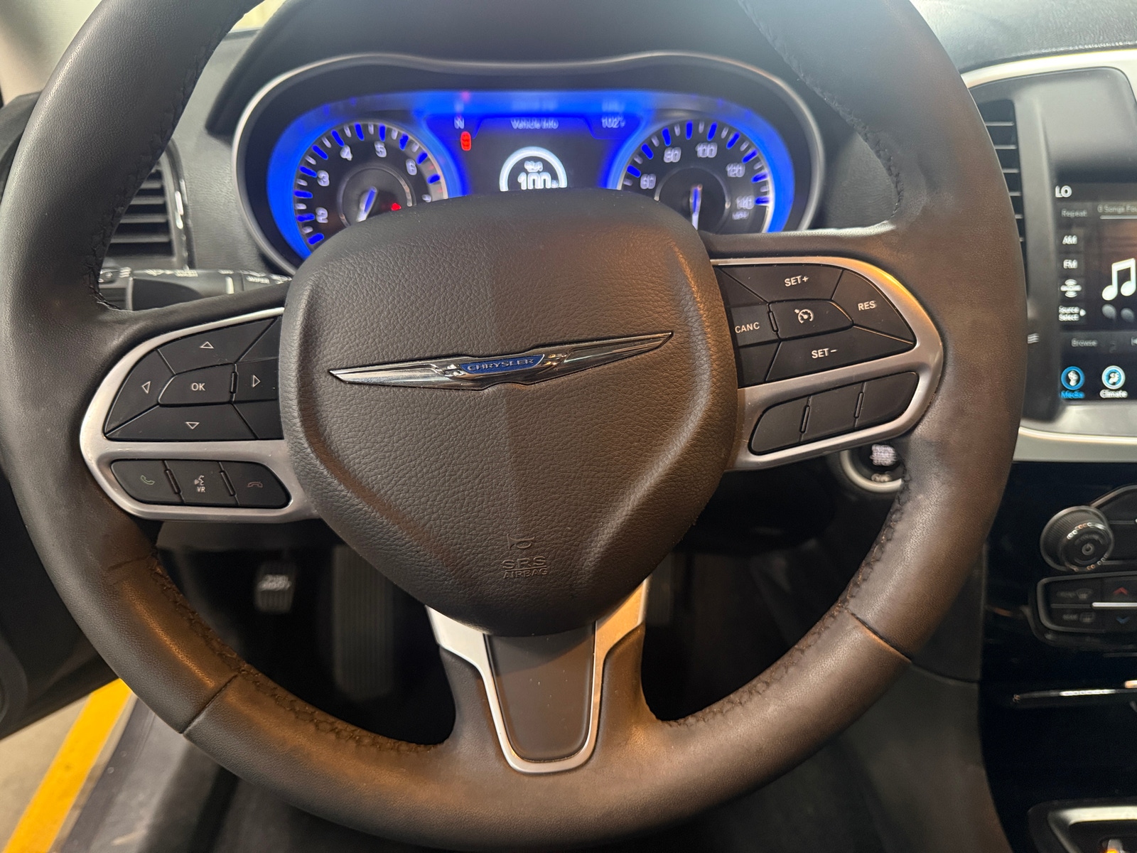 Thumbnail: 2023 Chrysler 300 - 5