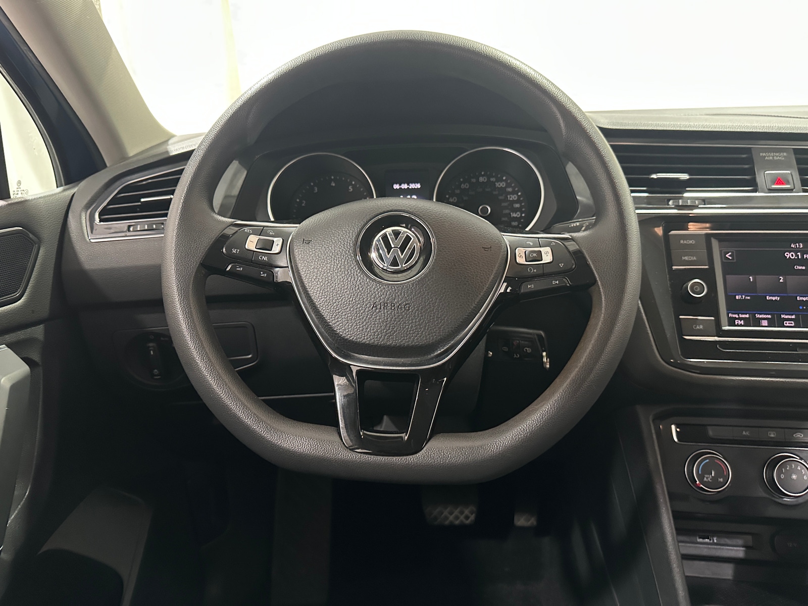 Thumbnail: 2018 Volkswagen Tiguan - 5