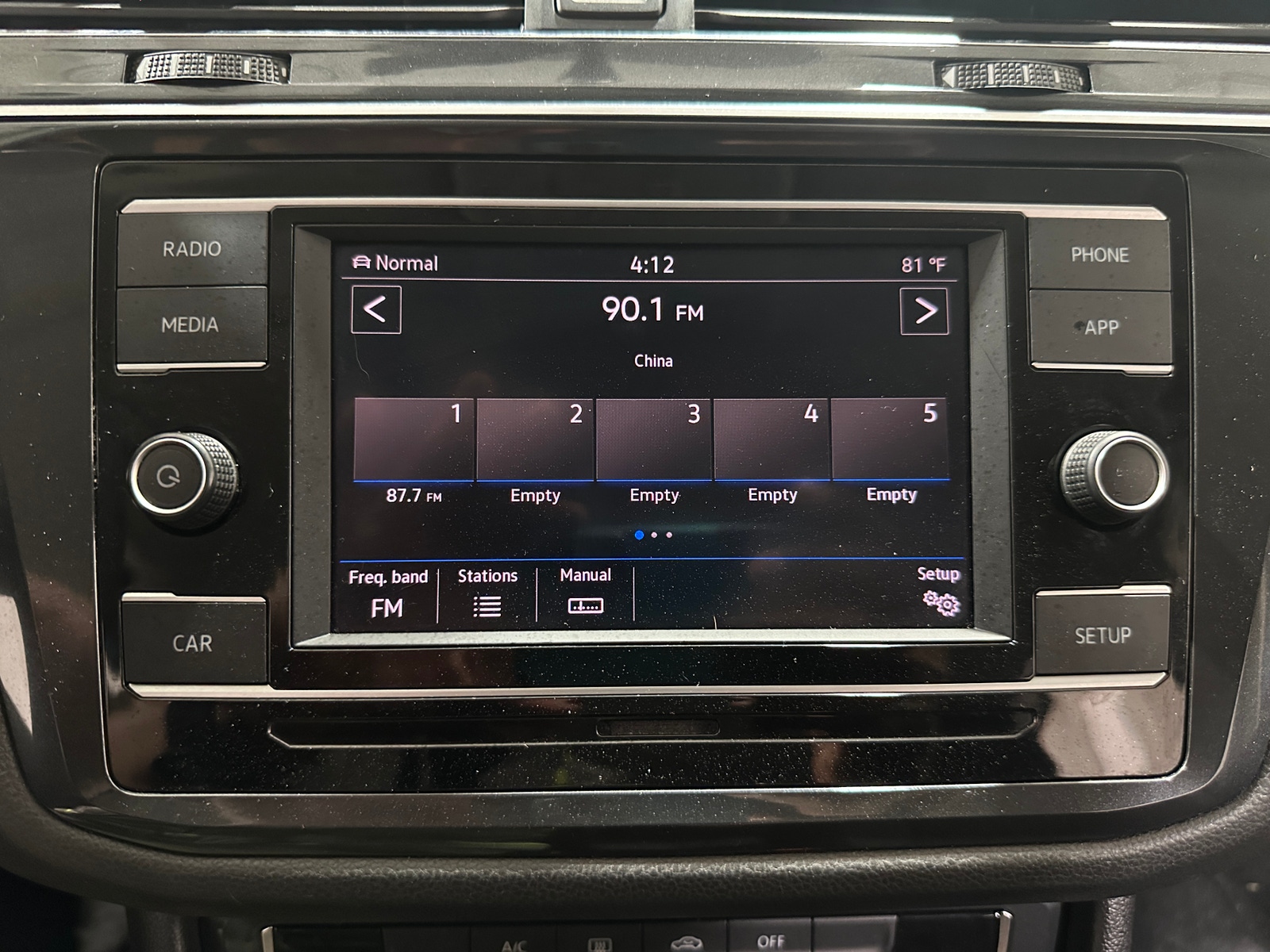 Thumbnail: 2018 Volkswagen Tiguan - 4