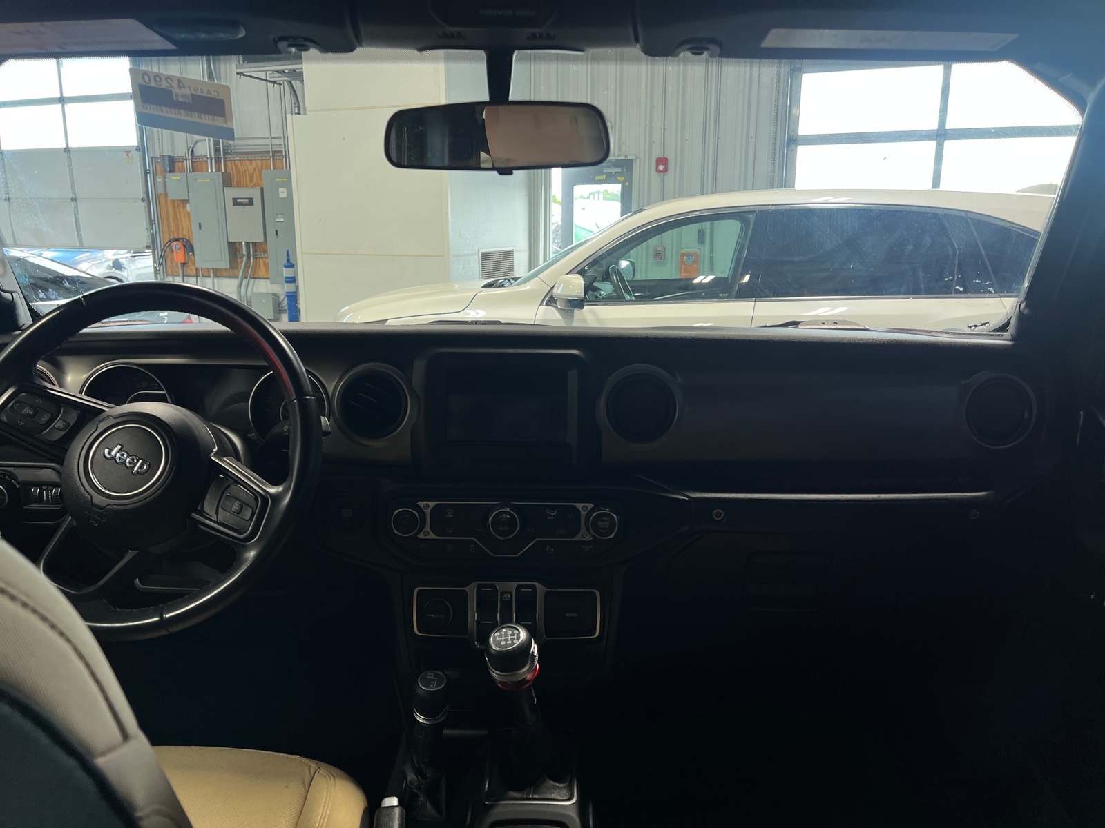 Thumbnail: 2021 Jeep Gladiator - 3