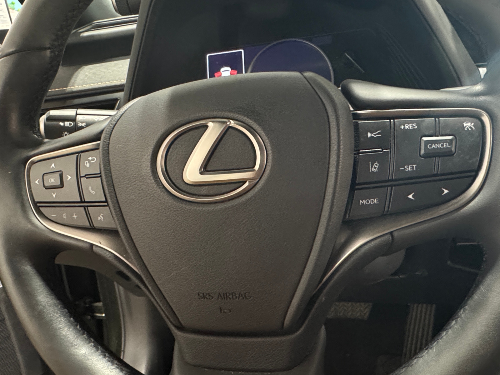 Thumbnail: 2023 Lexus UX - 4