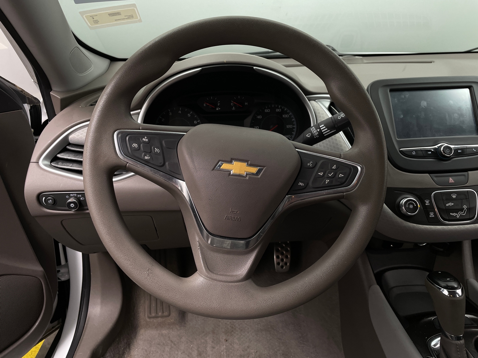 Thumbnail: 2017 Chevrolet Malibu - 5