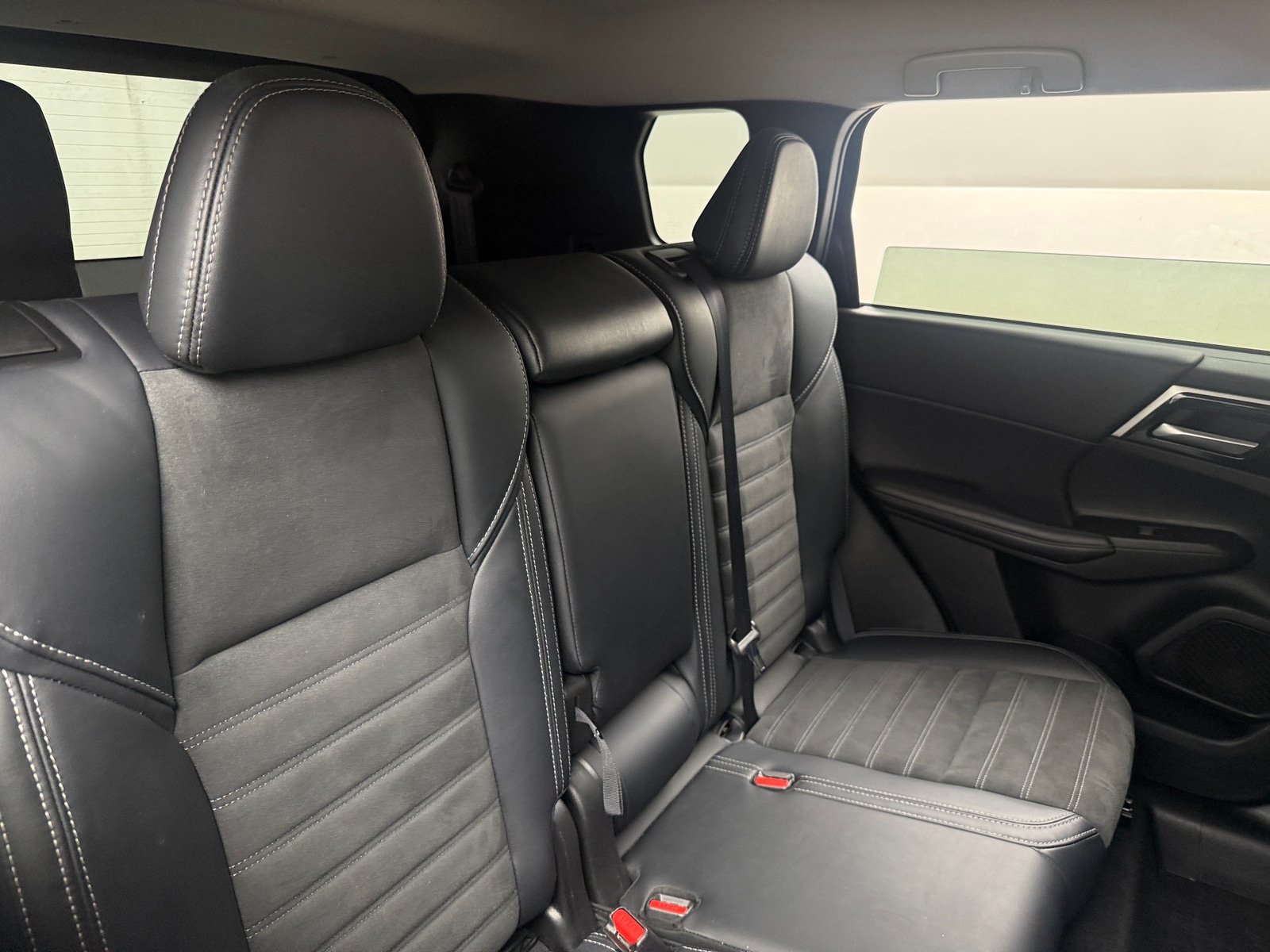 Thumbnail: 2024 Mitsubishi Outlander - 6