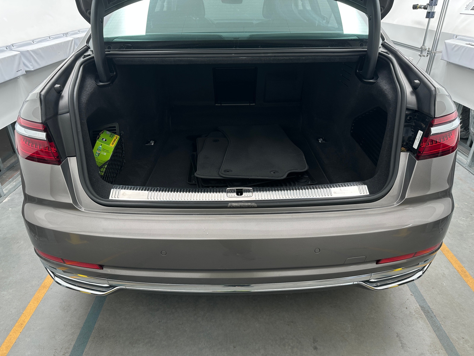 Thumbnail: 2020 Audi A8 - 6
