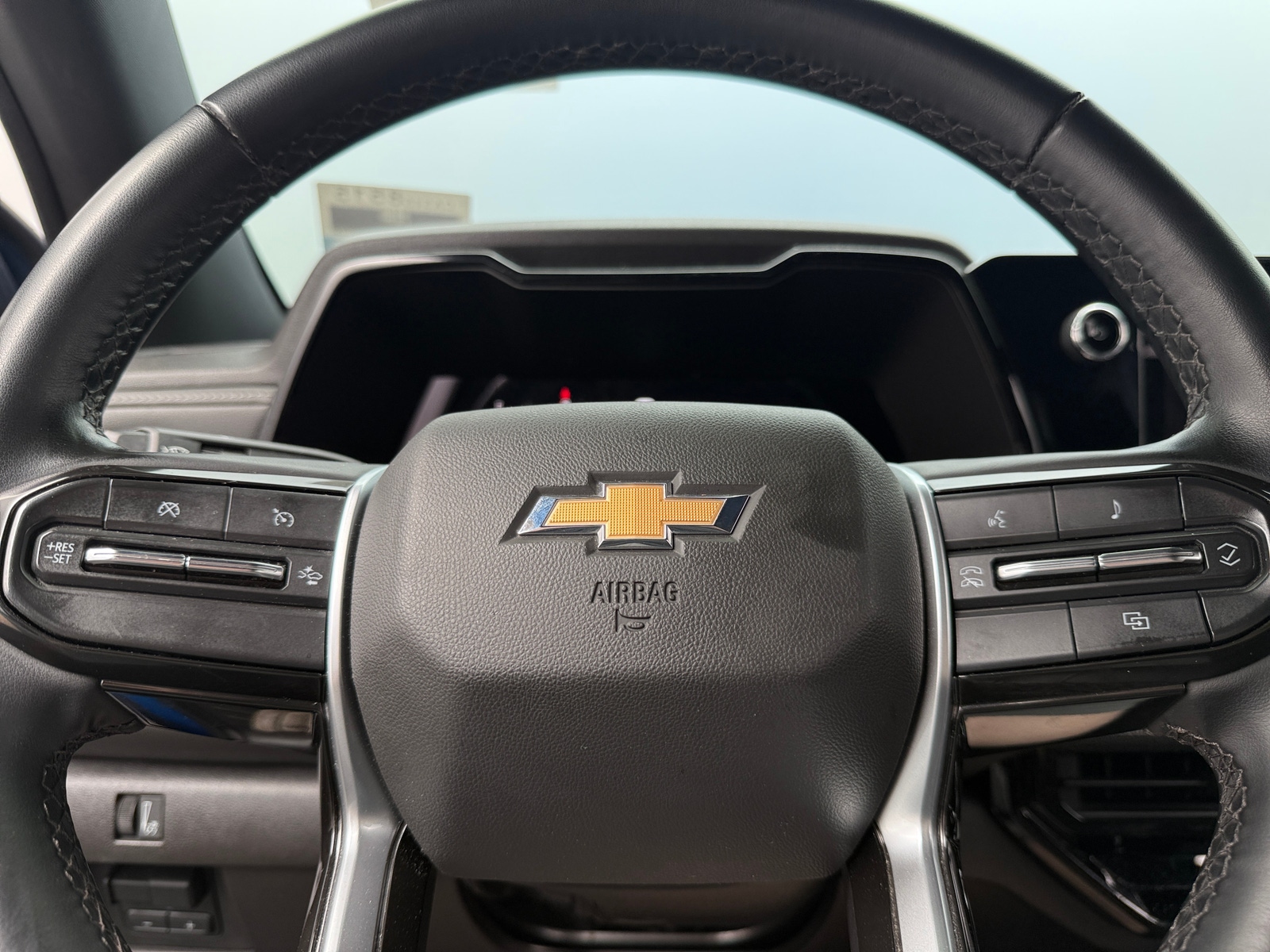 Thumbnail: 2023 Chevrolet Colorado - 5
