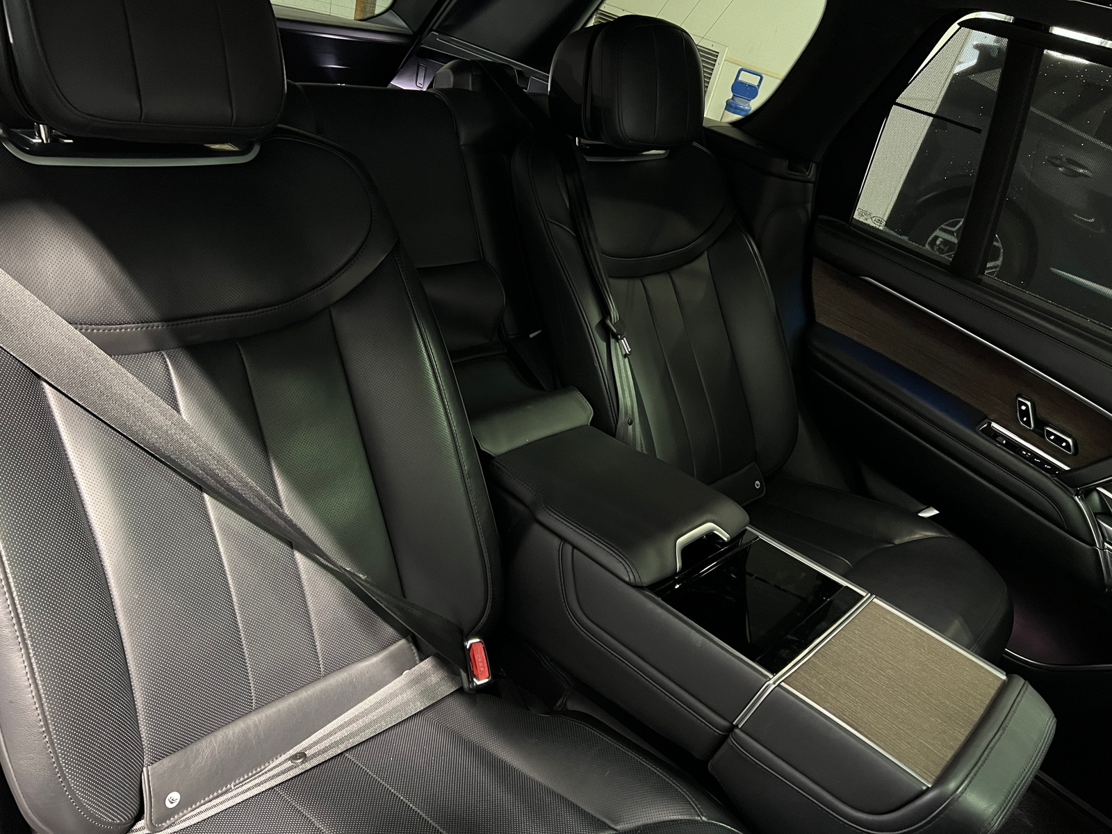 Thumbnail: 2023 Land Rover Range Rover - 5